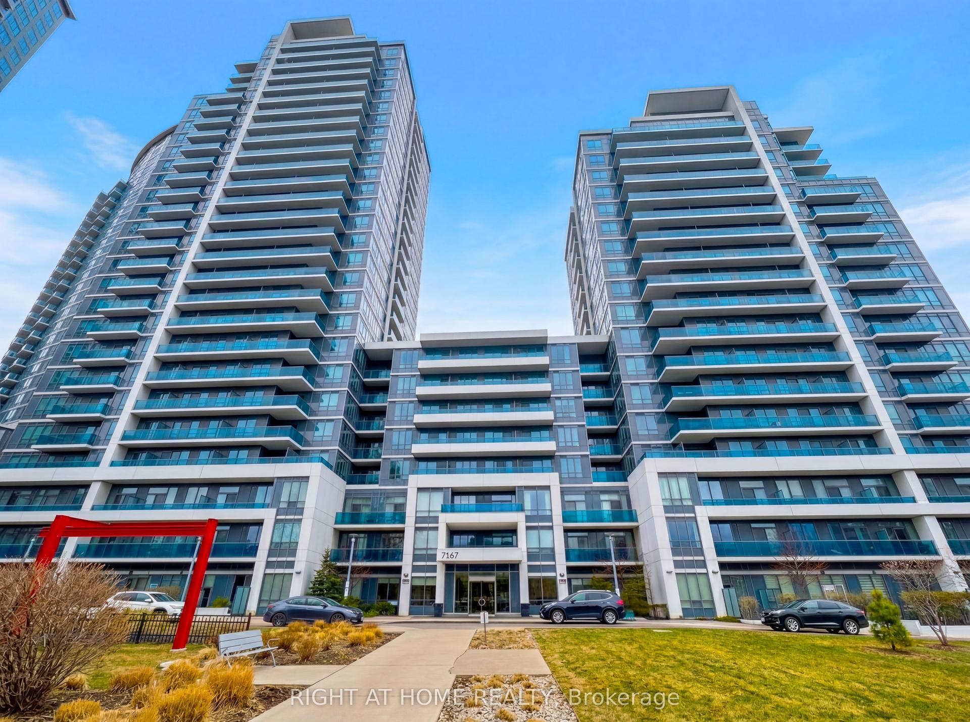 7167 Yonge Street 815 #815 — photo 1