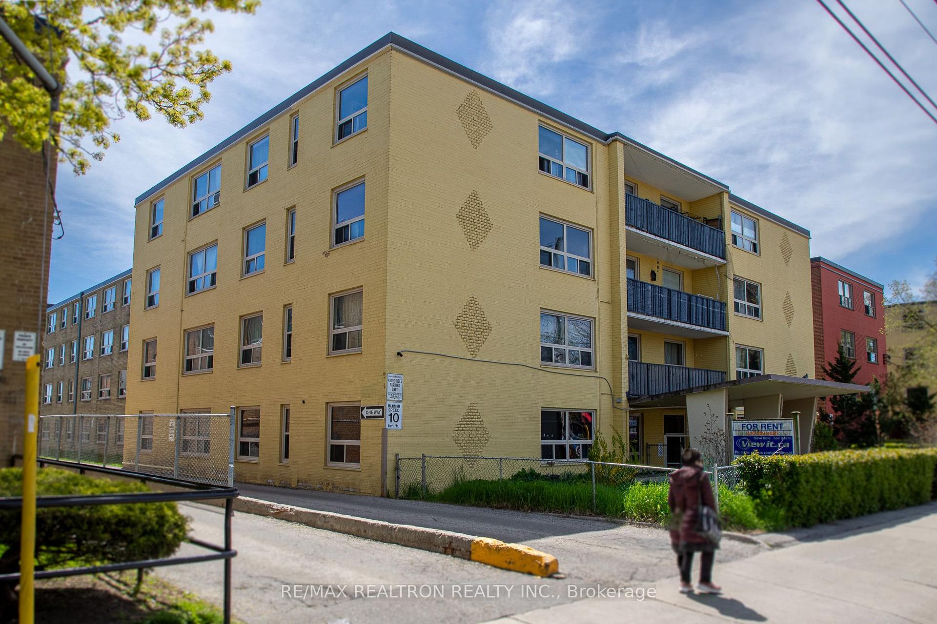 2355 Lakeshore Boulevard W 233 #233 — photo 1