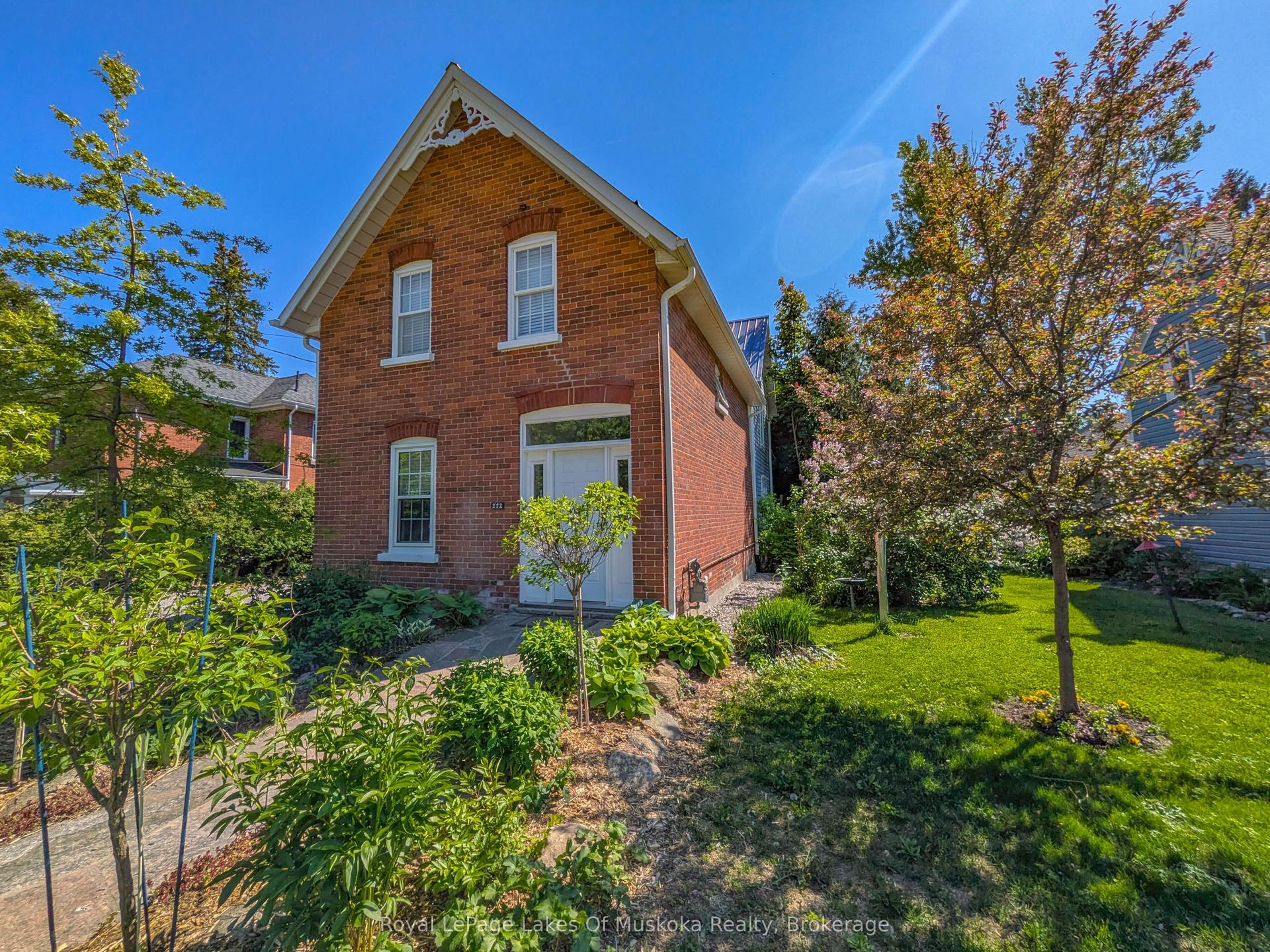 212 James Street — photo 1
