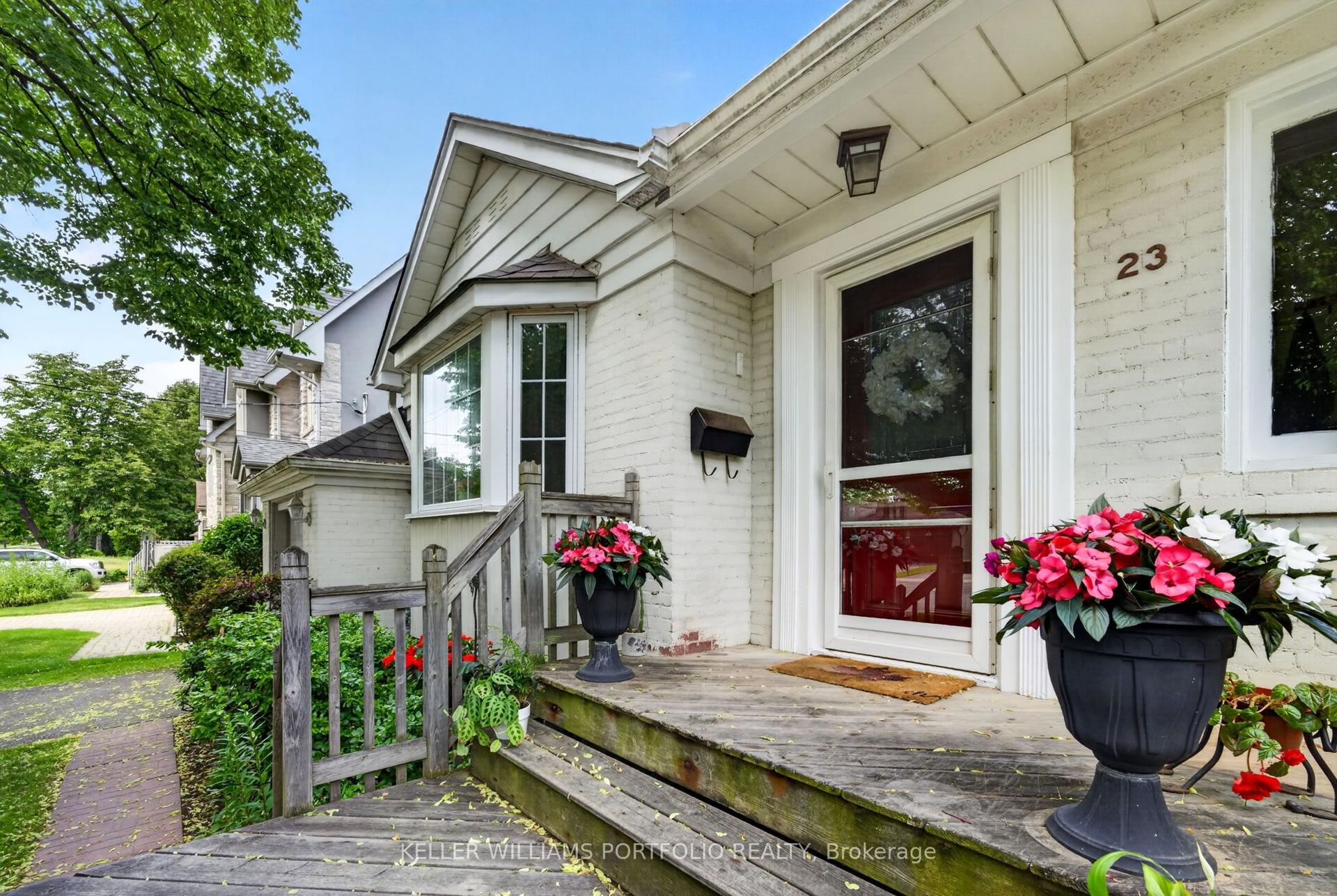 23 Ashbourne Drive, Toronto — Detached for sale, photo 1