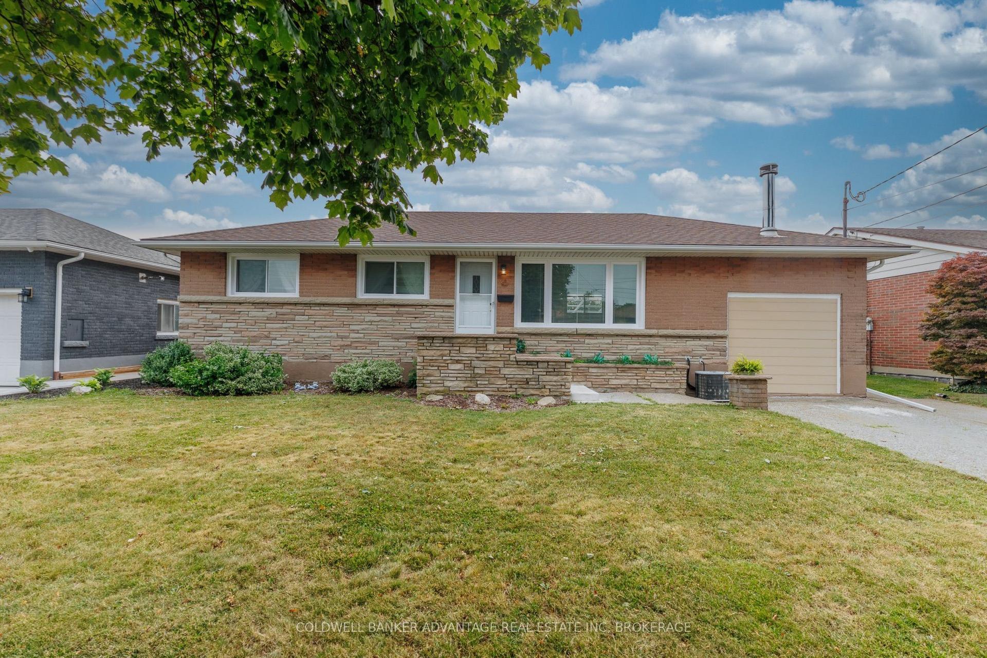 77 Balmoral Avenue, Welland — Detached for sale, photo 1
