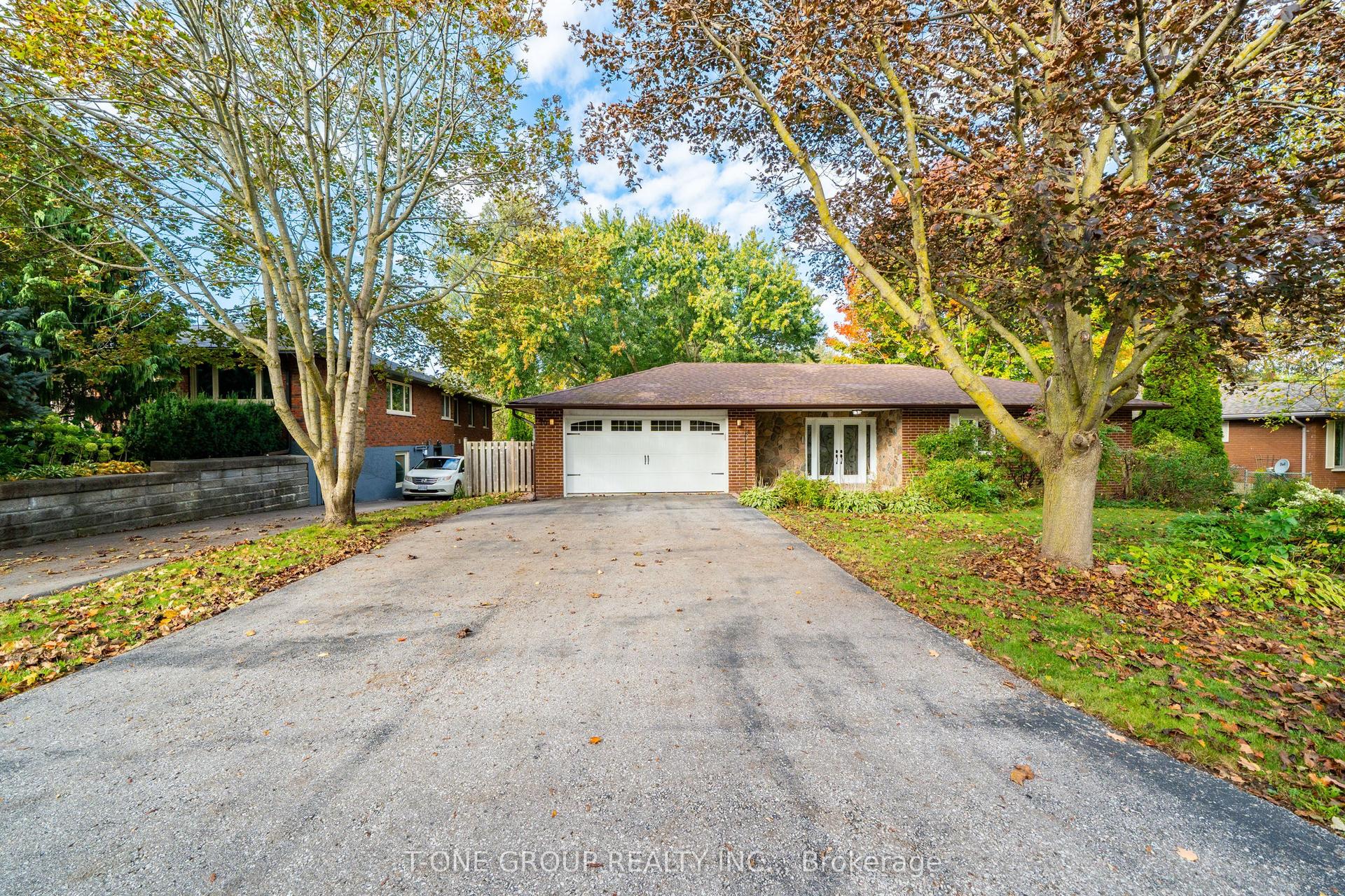 70 Hamilton Drive, Newmarket — Detached for sale, photo 1