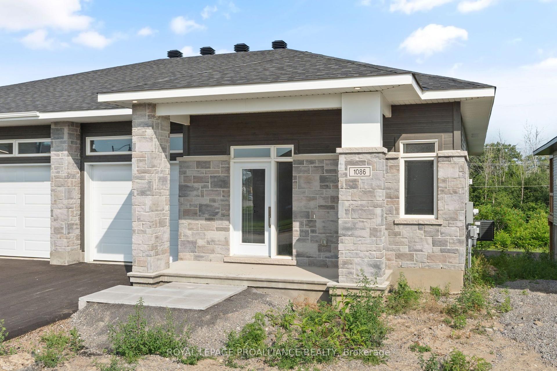 1086 Moore Street, Brockville — Semi-Detached for sale, photo 1