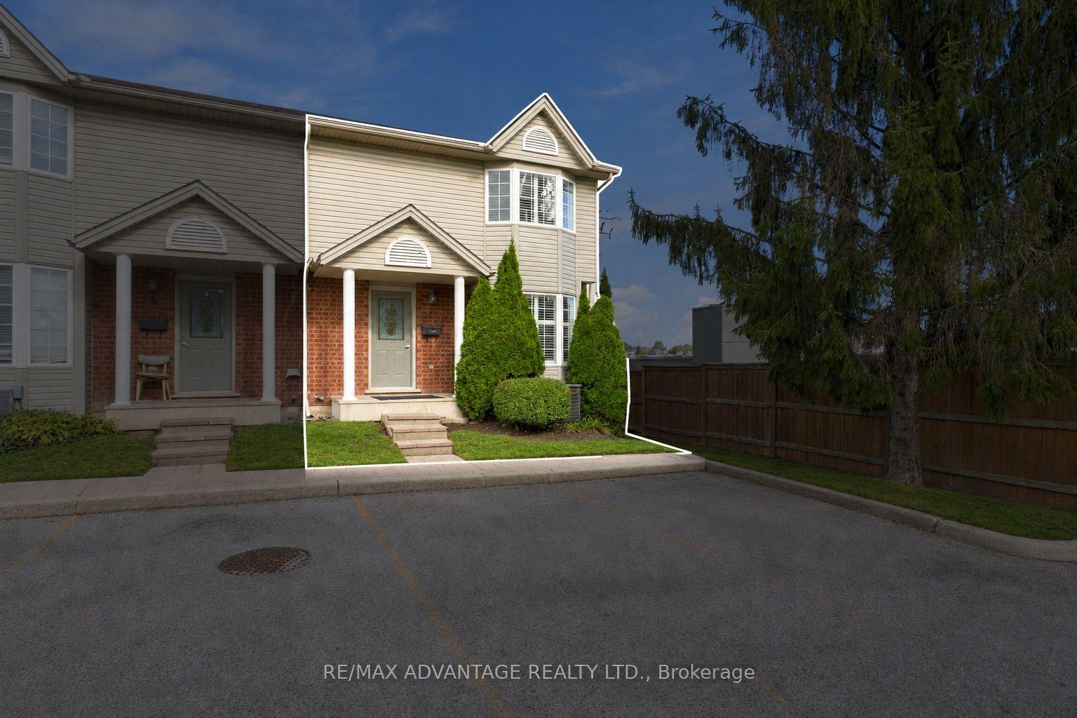 122 Sherwood Forest Square 7 #7, London North — Condo Town for sale, photo 1