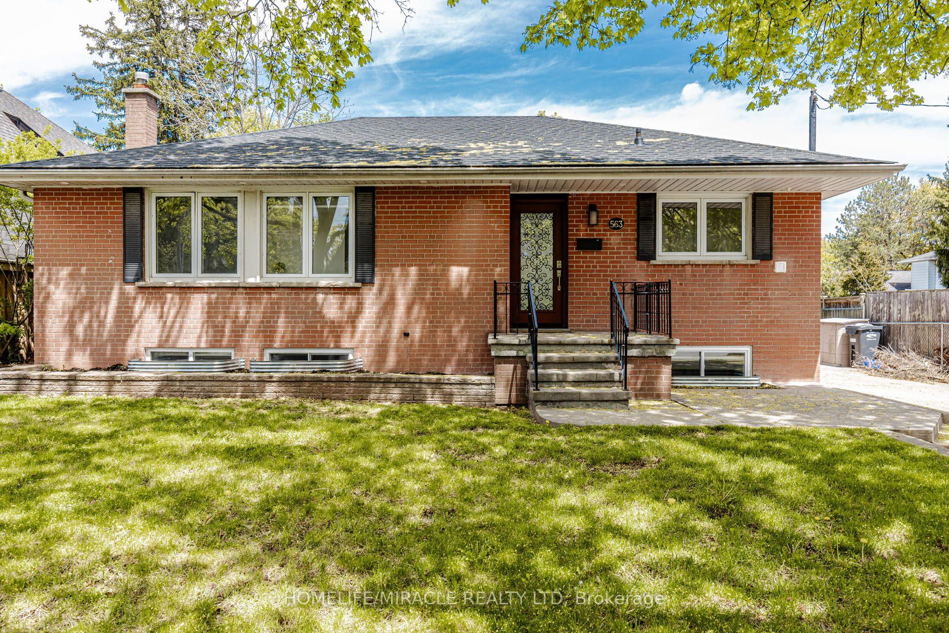 563 Taplow Crescent — photo 1