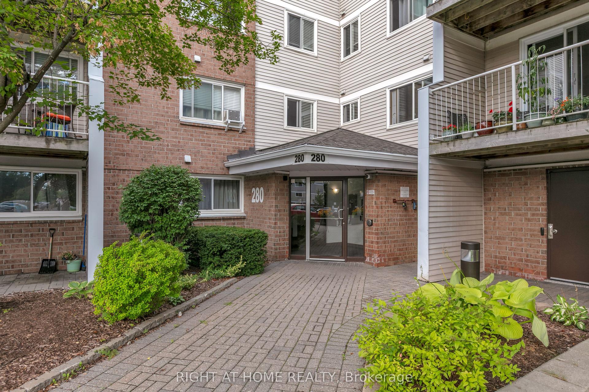 280 Brittany Drive 301 #301, Manor Park - Cardinal Glen and Area — Condo for lease, photo 1