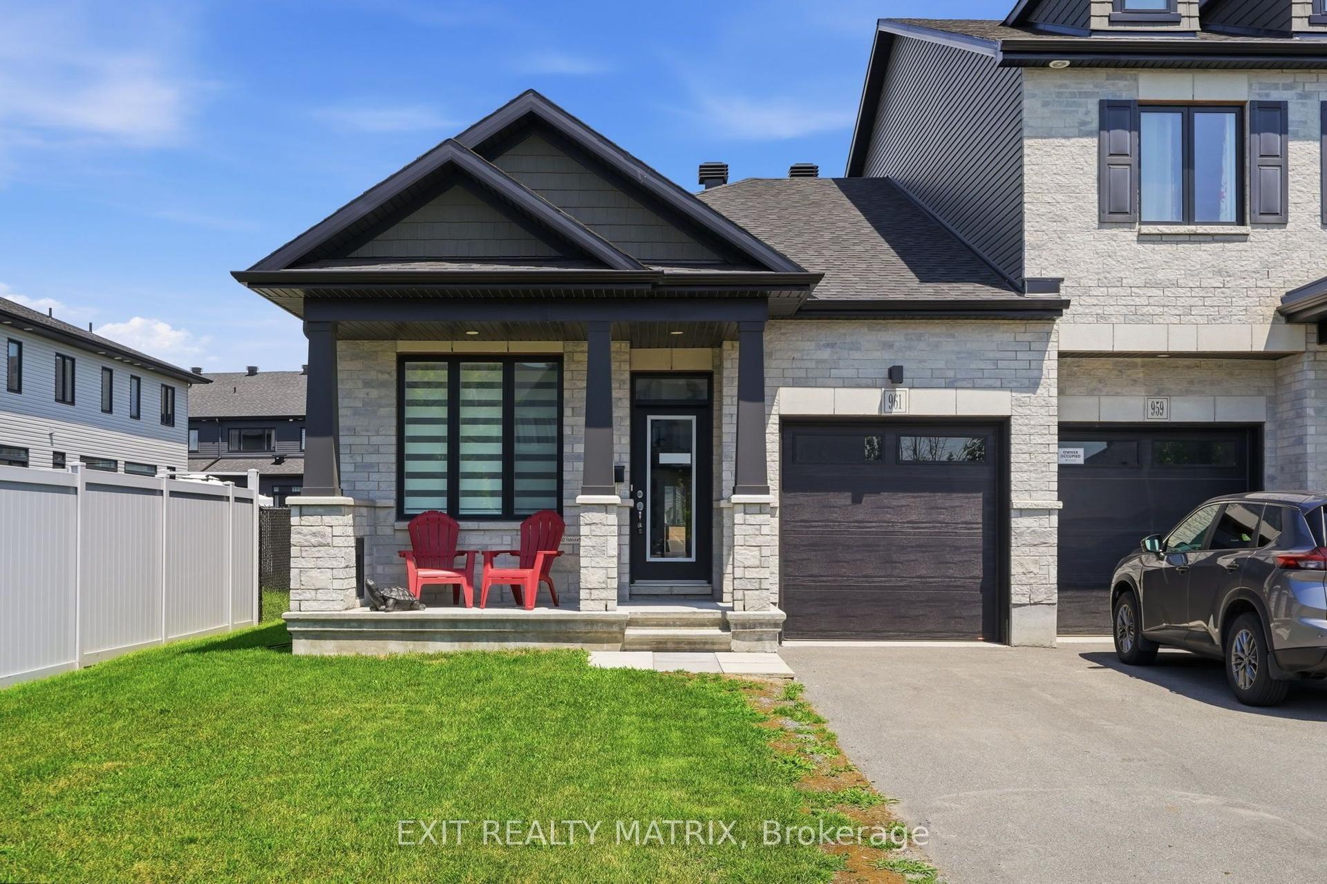 961 COLOGNE Street, Russell — Townhouse for sale, photo 1