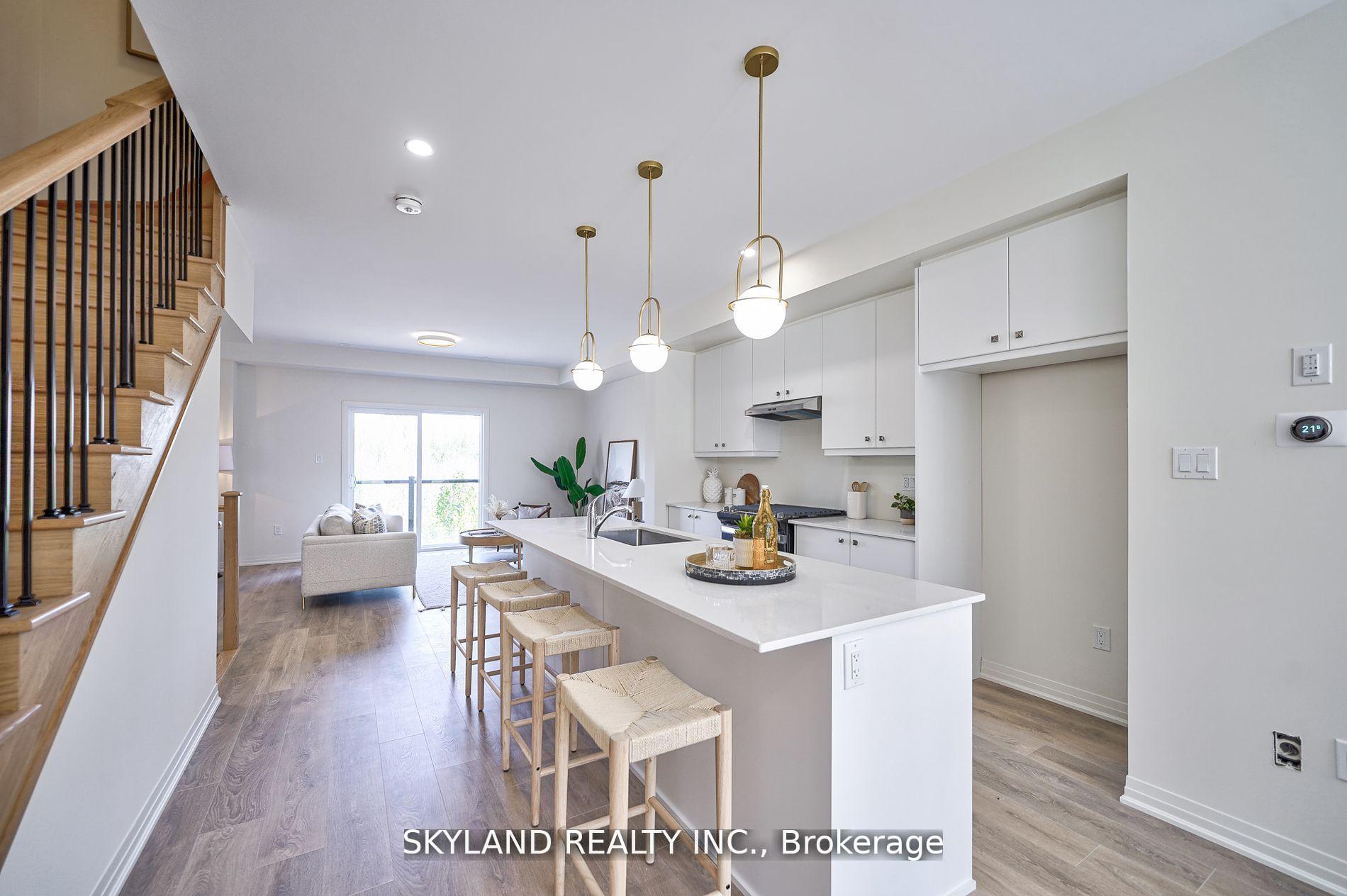 65 Emmas Way, Whitby — Townhouse for lease, photo 1