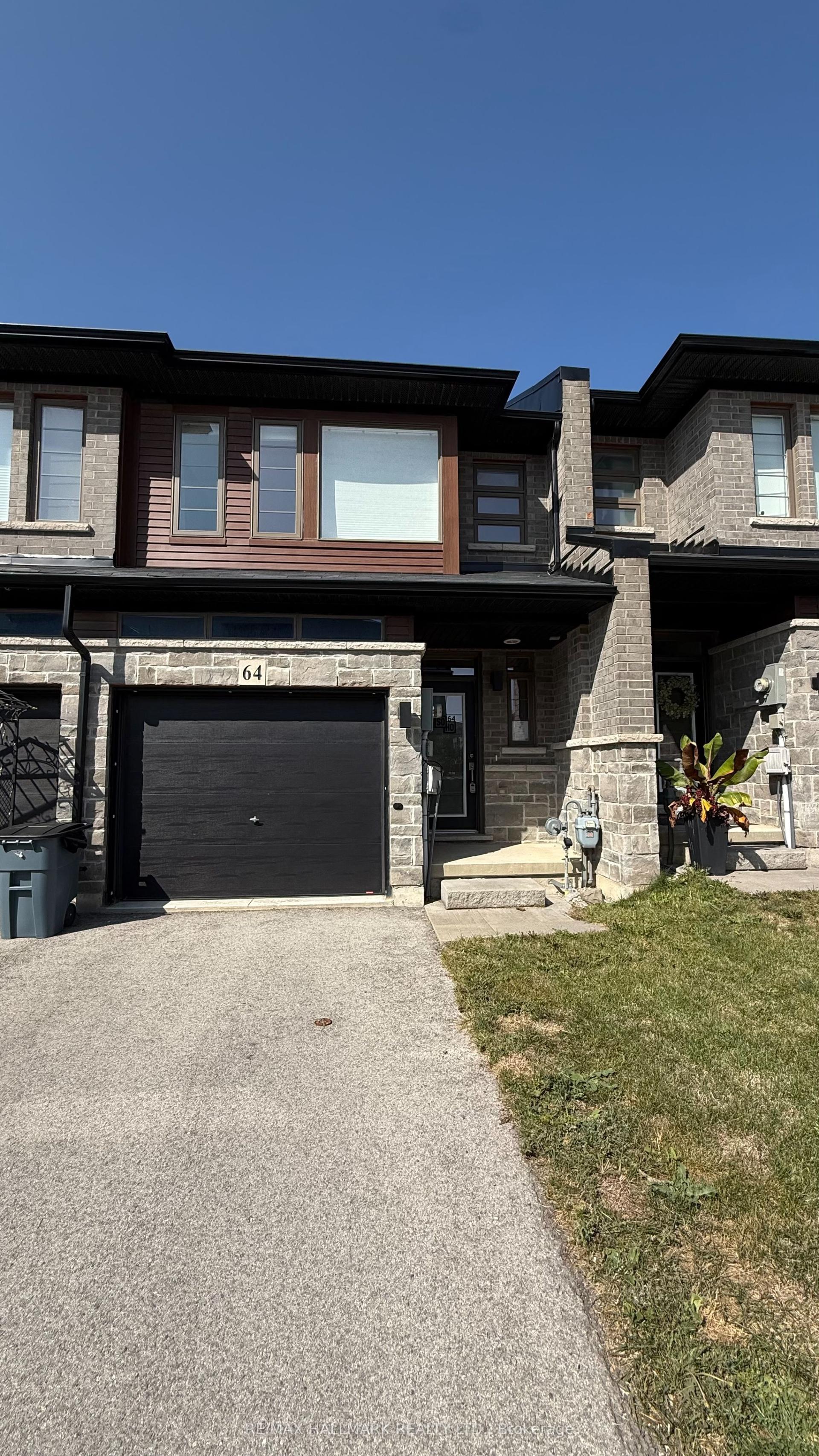 64 Soho Street, Hamilton — Townhouse for lease, photo 1