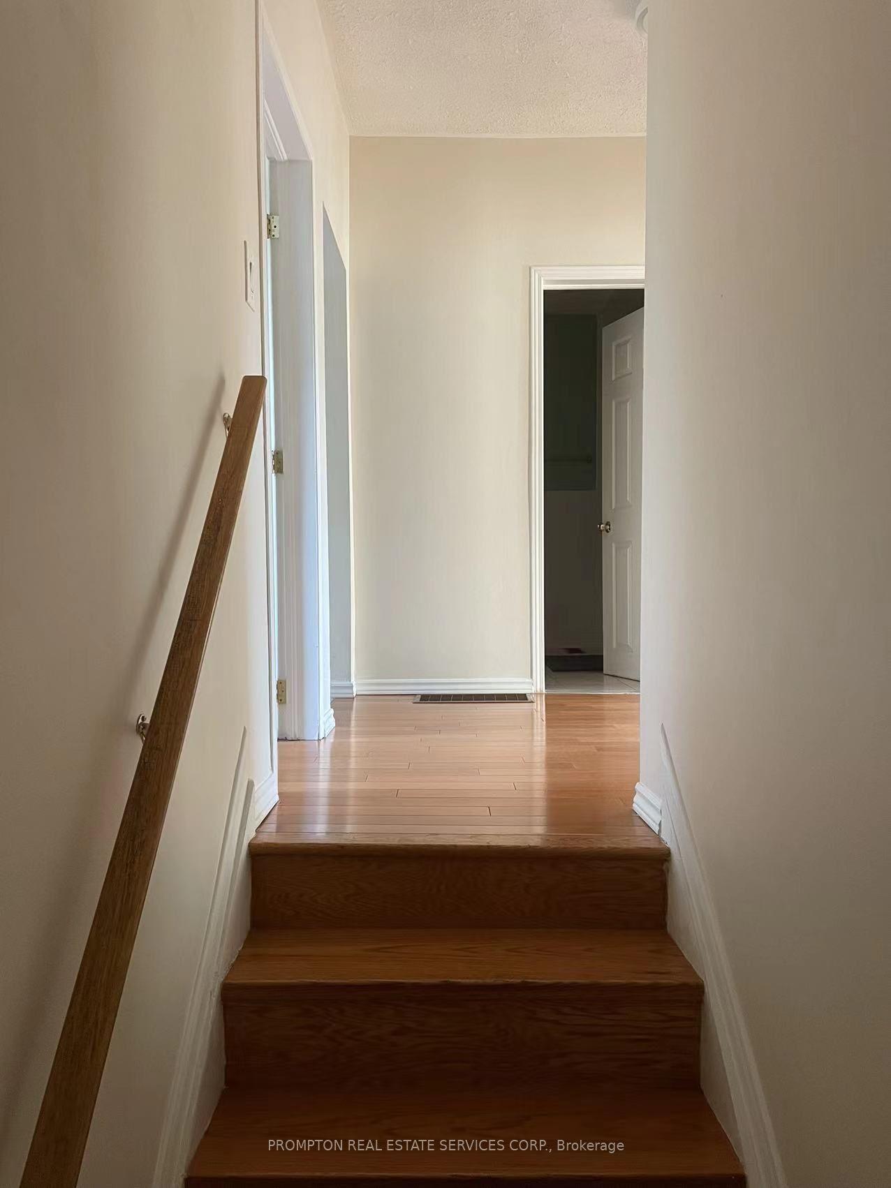 763 Dundas Street W — photo 1