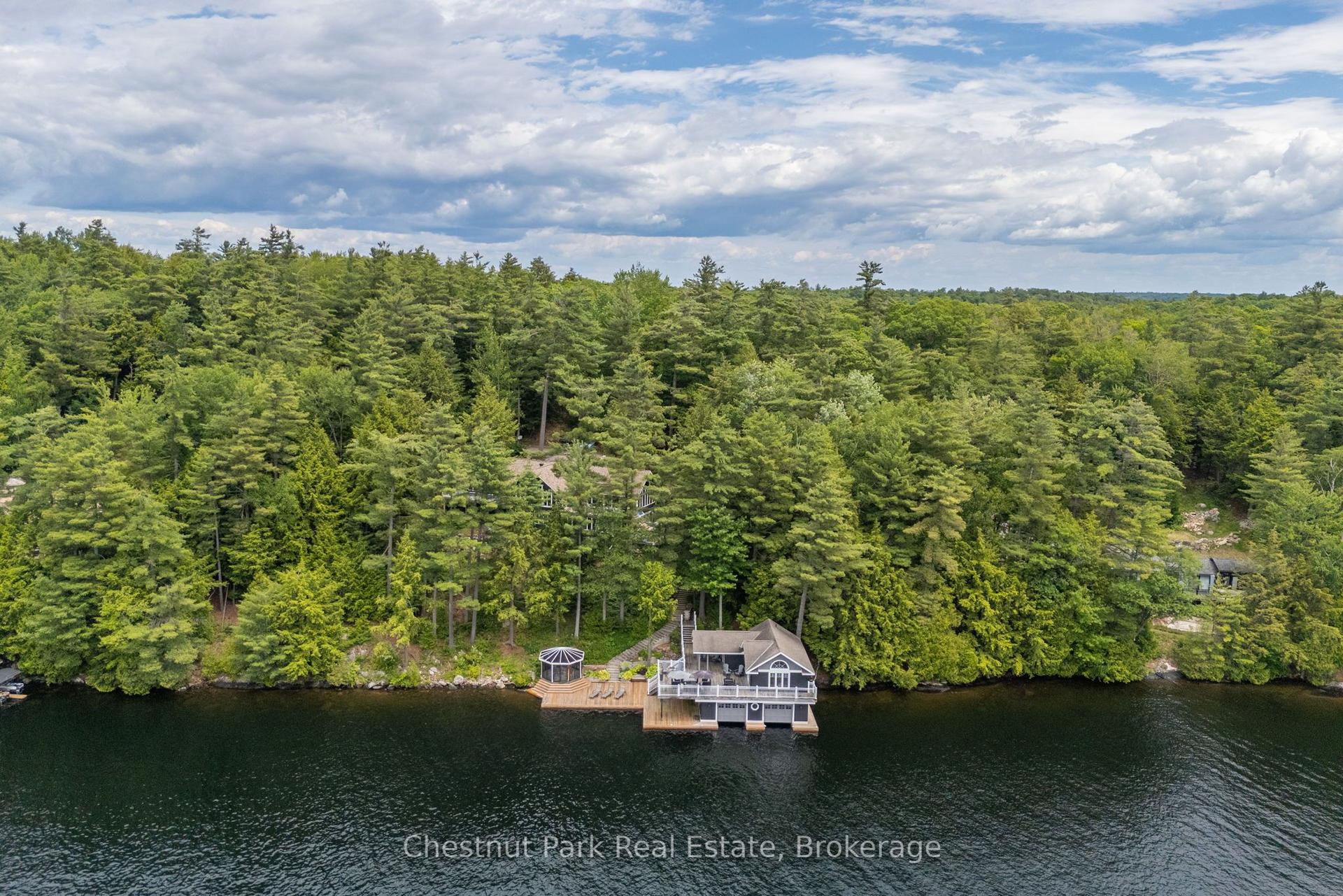 1077 HAMILLS POINT Road — photo 1