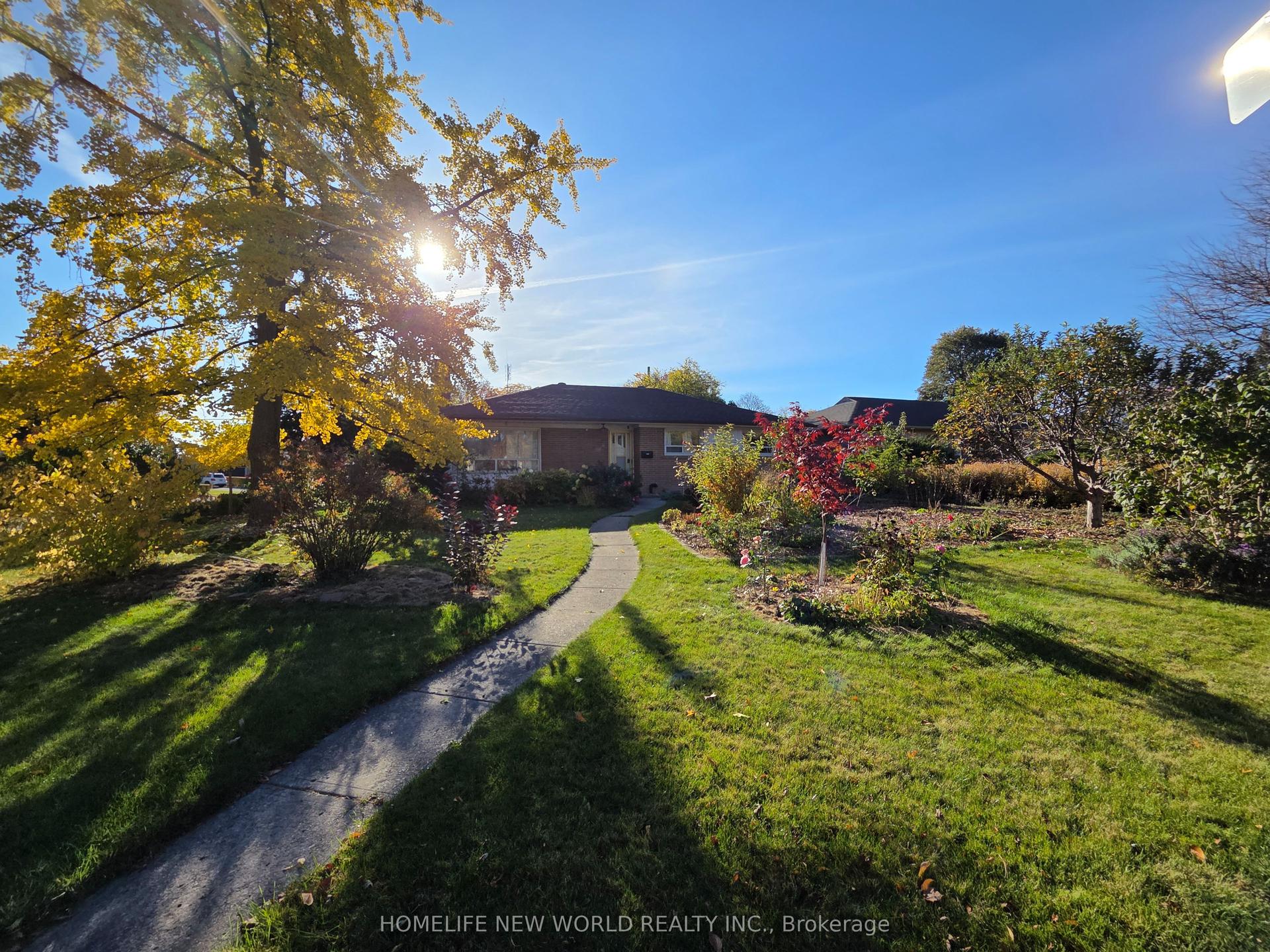 38 Treadgold Crescent, Toronto — Detached for lease, photo 1