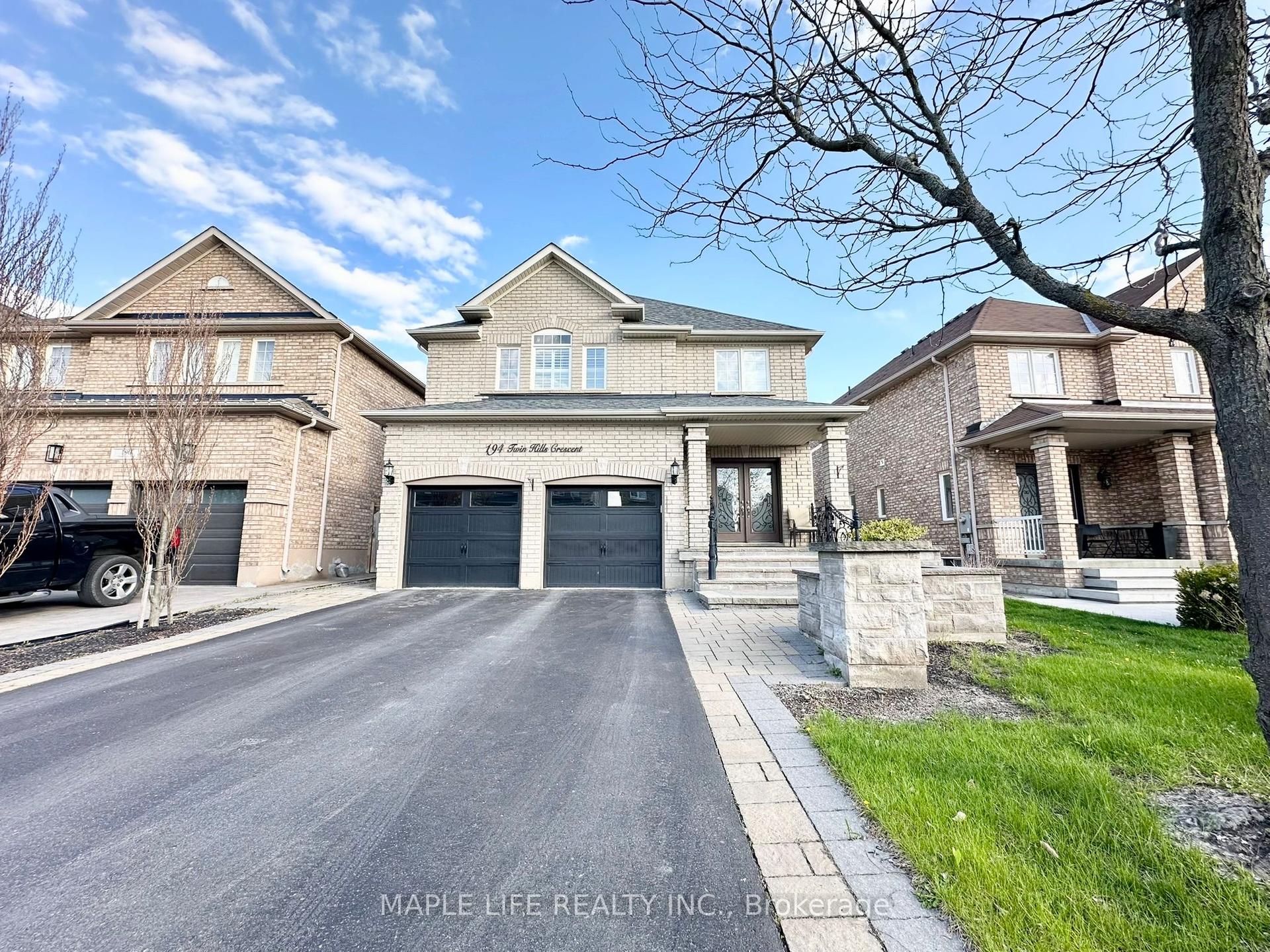 194 Twin Hills Crescent — photo 1