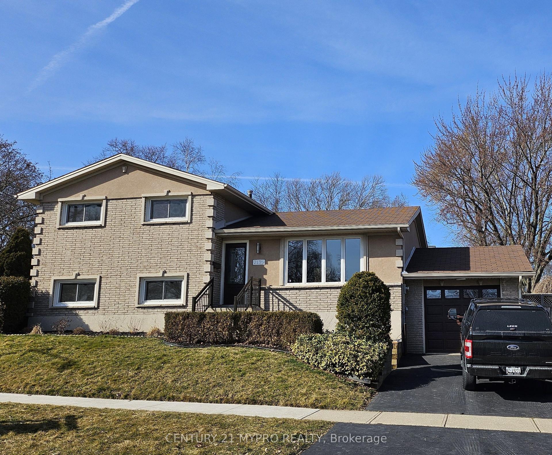 2135 Cobblestone Drive, Burlington — Detached for sale, photo 1
