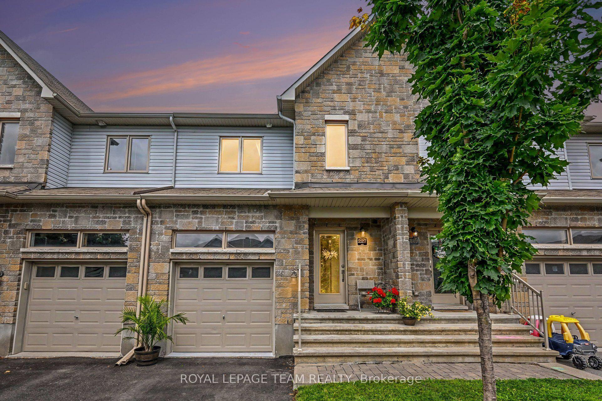 227 King Street, Carleton Place — Townhouse for sale, photo 1