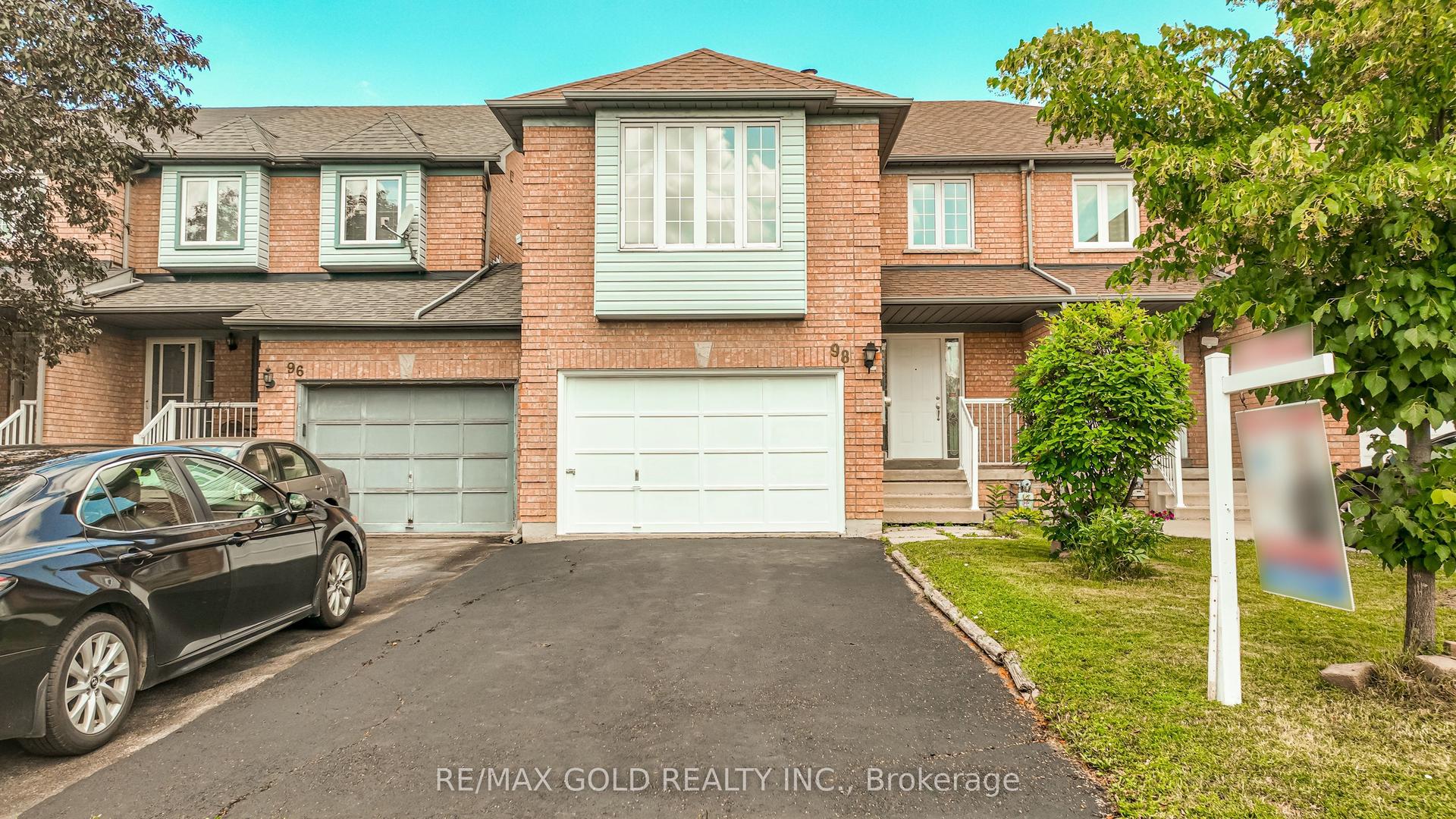 98 Sahara Trail, Brampton — Townhouse for sale, photo 1