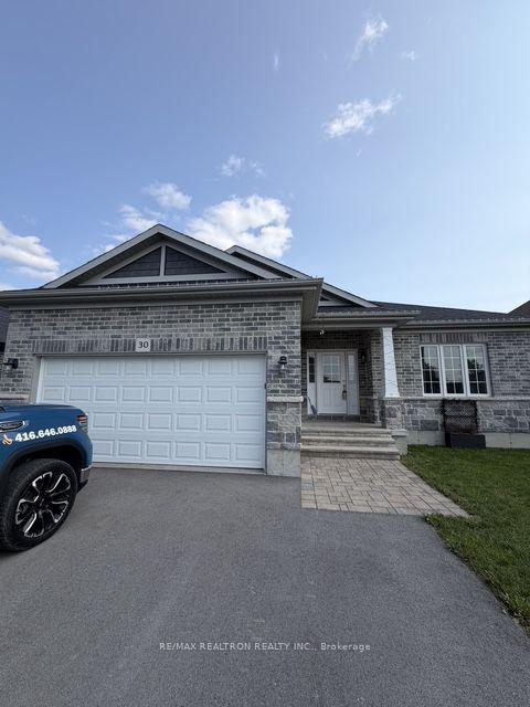 30 Gardiner Street, Belleville — Detached for lease, photo 1