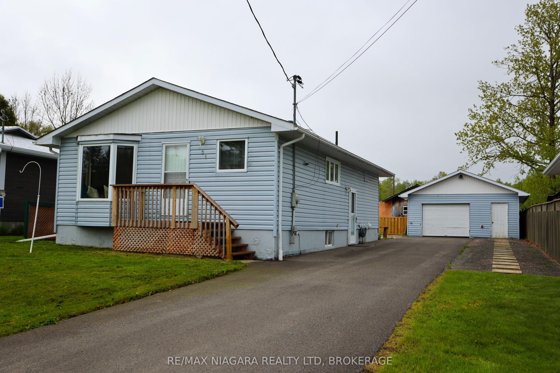 31 Spruce Drive — photo 1