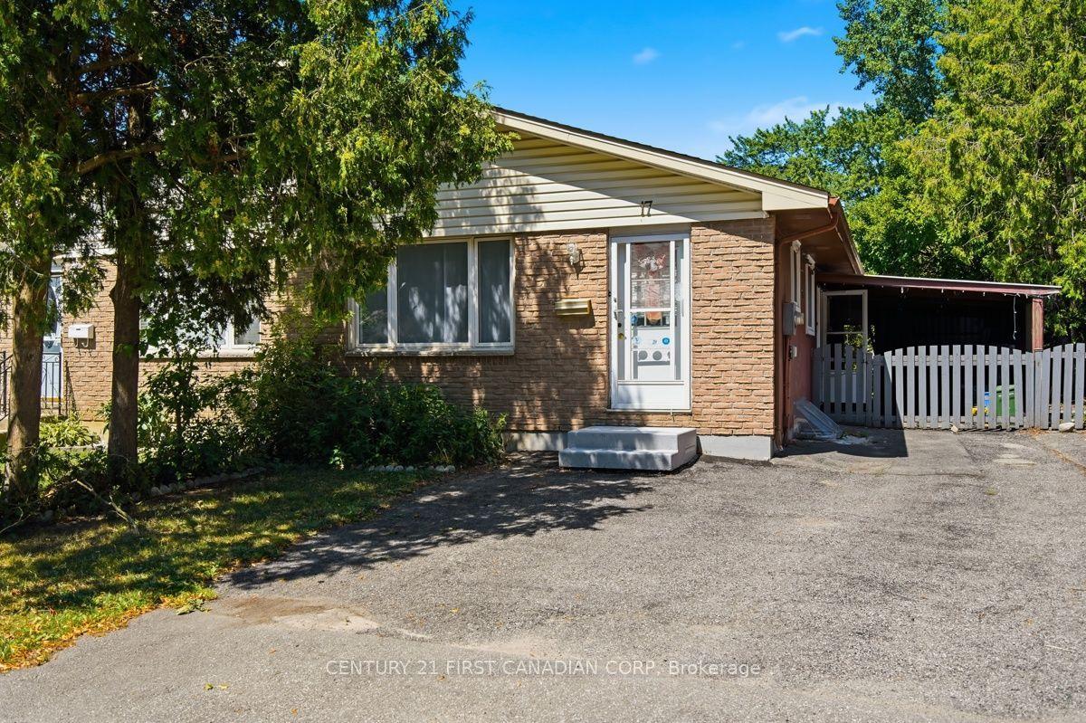 17 Edgemere Crescent, London South — Semi-Detached for sale, photo 1
