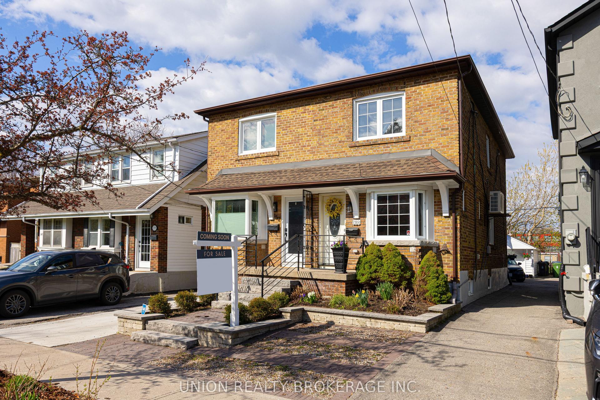154 Blantyre Avenue — photo 1