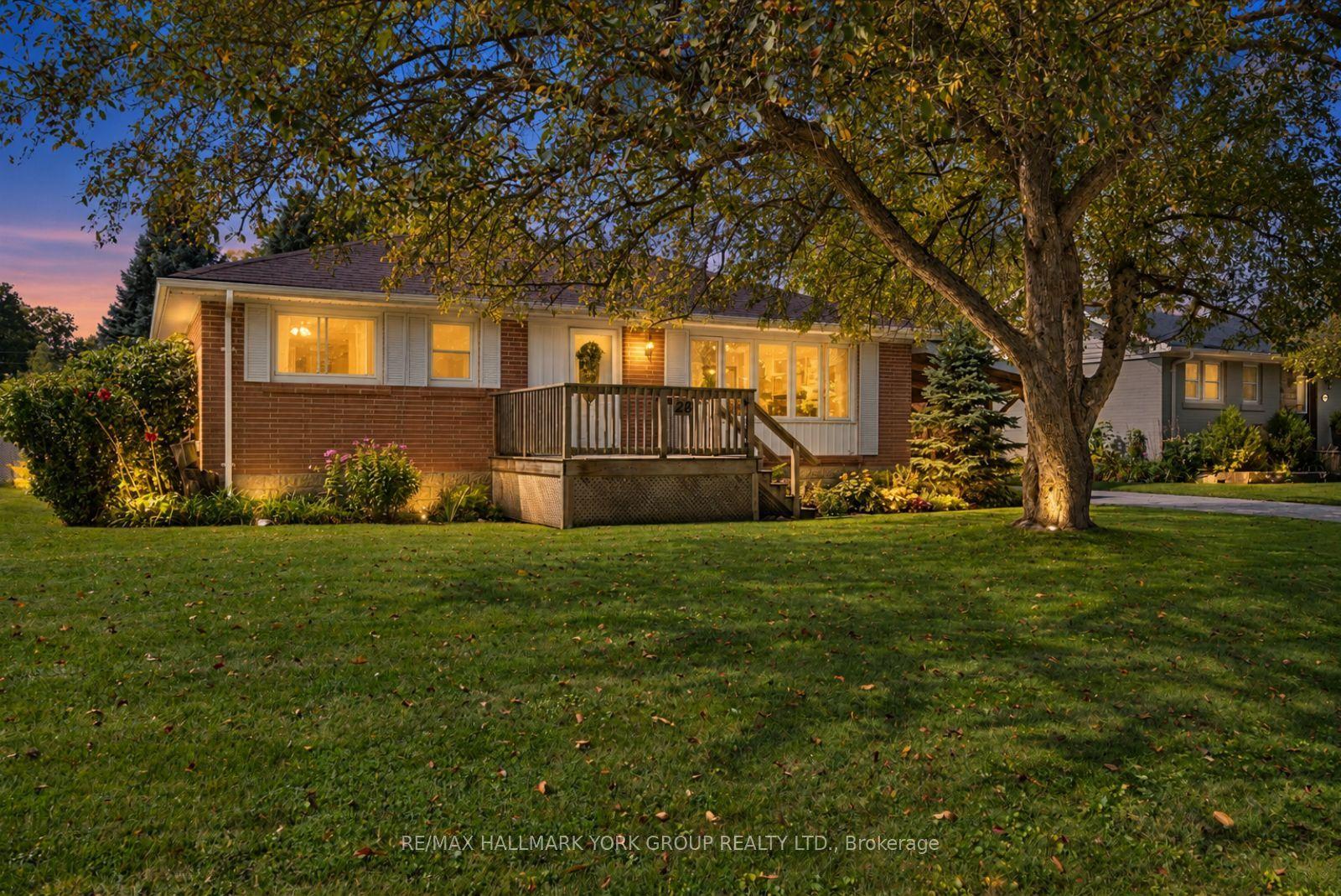 26 Georgina Street, Georgina — Detached for sale, photo 1