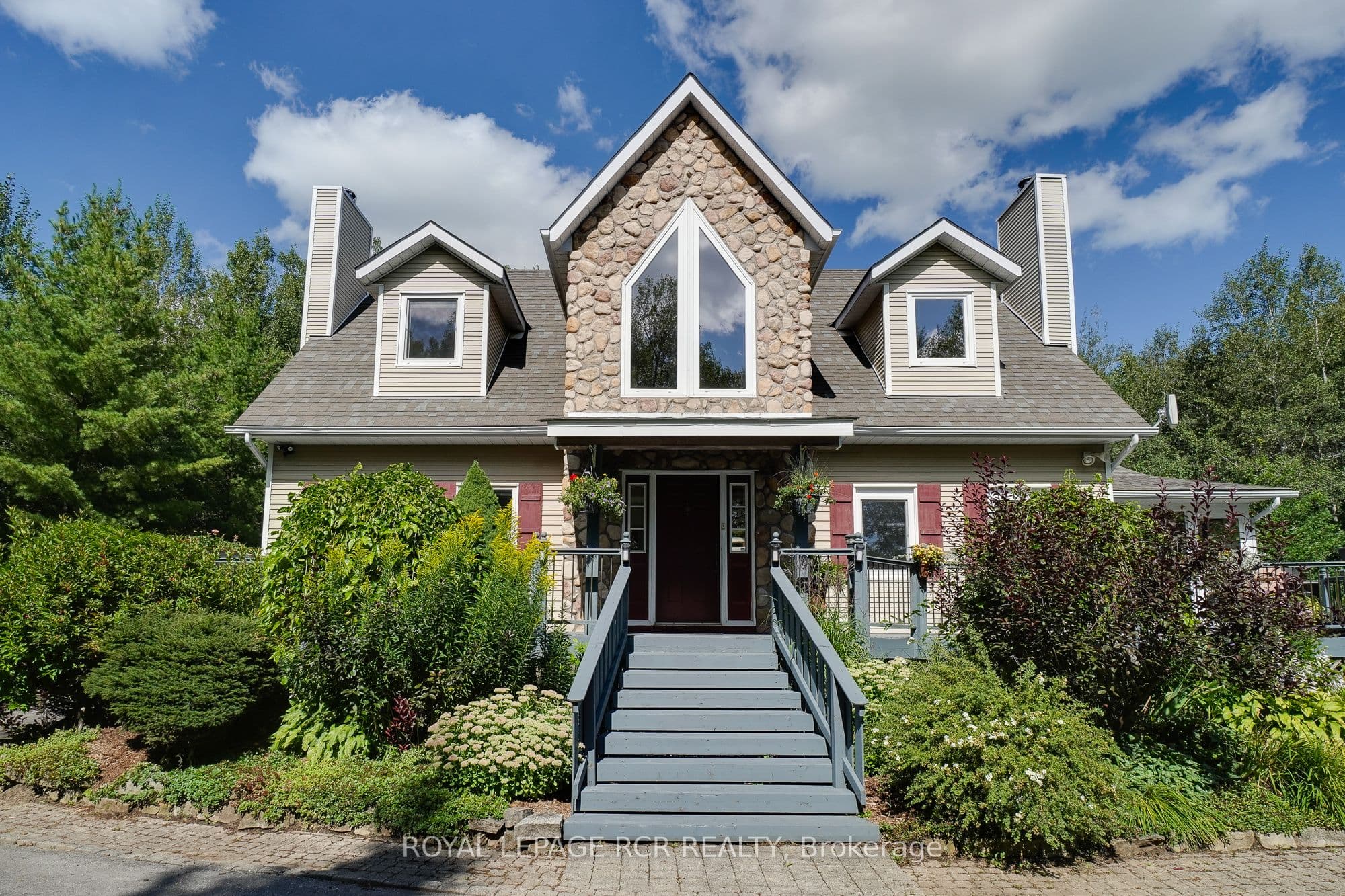 5823 Eighth Line — photo 1