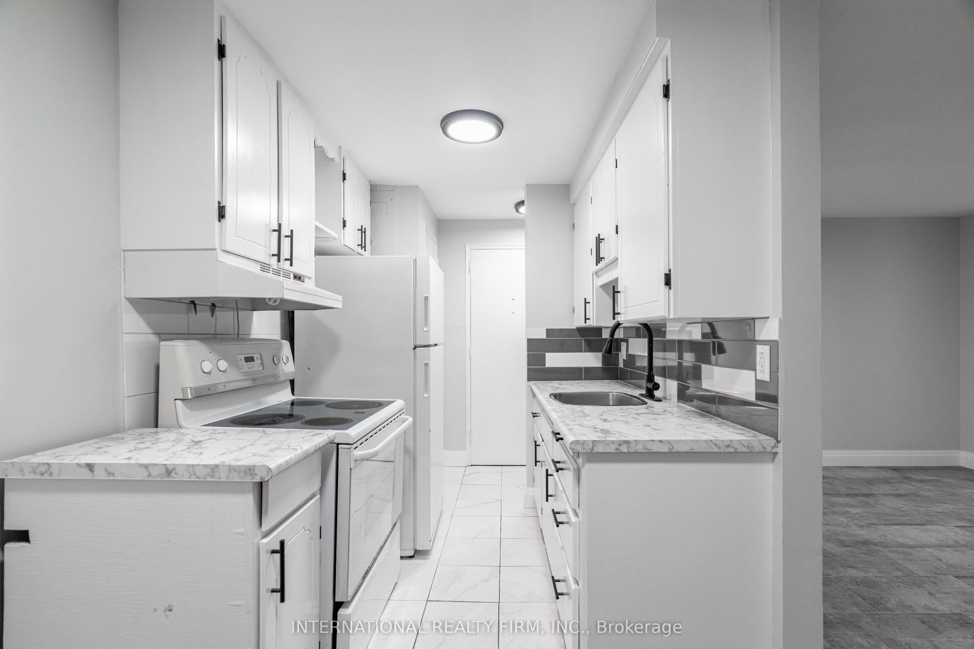 24 Brookside Street N 1 #1, London South — Multiplex for lease, photo 1