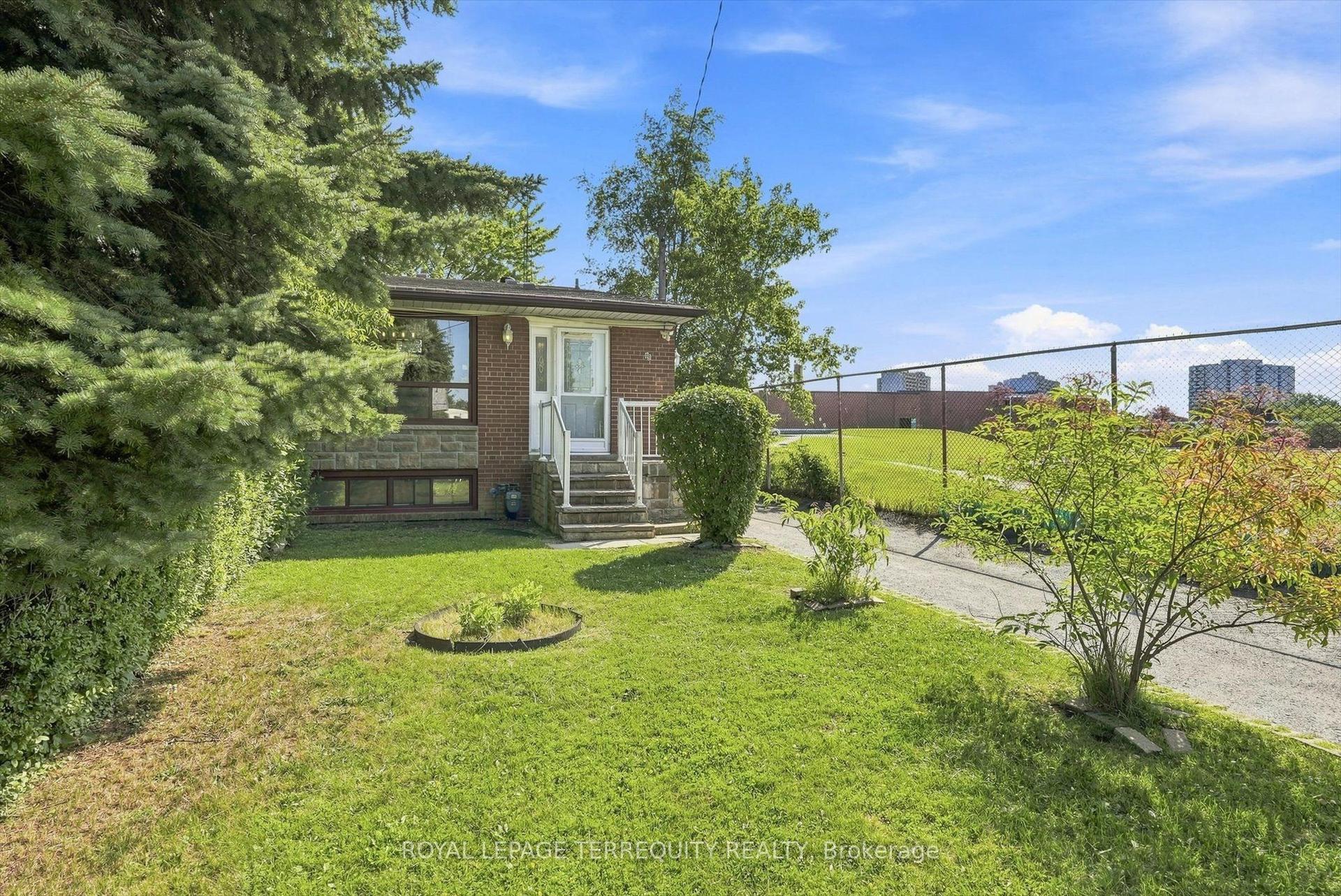 89 Benjamin Boulevard, Toronto — Semi-Detached for sale, photo 1
