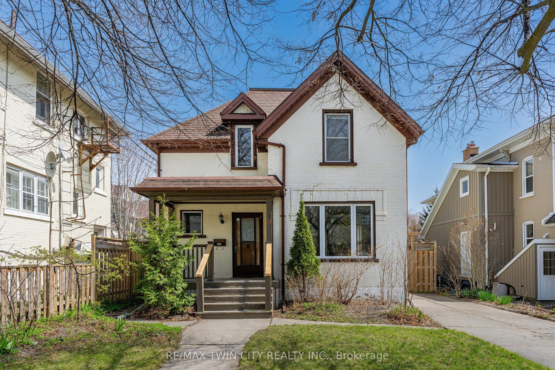 11 Heins Avenue — photo 1