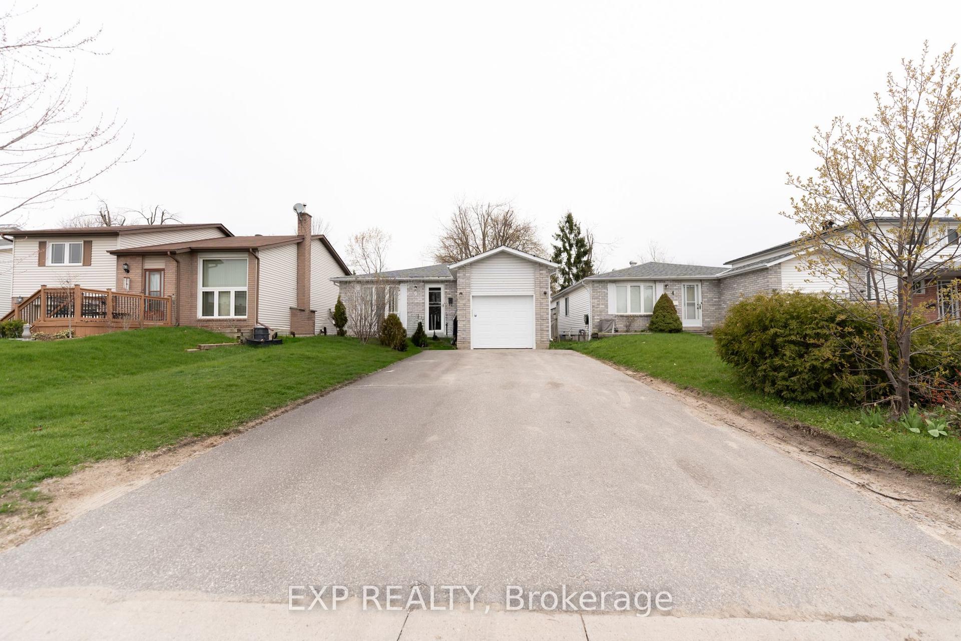 6 Hickling Trail, Barrie — Detached for lease, photo 1