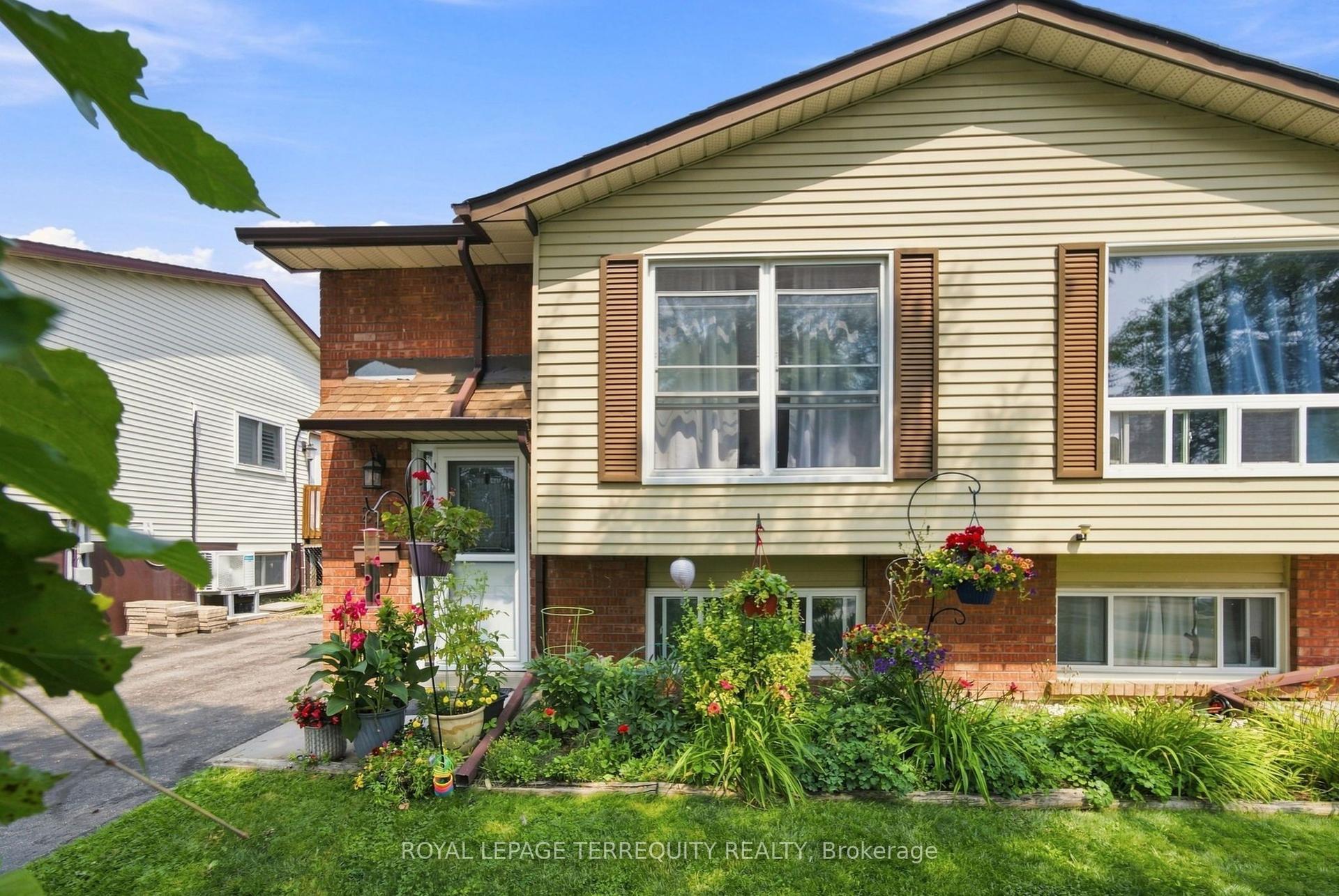 224 Medina Court, Oshawa — Semi-Detached for sale, photo 1