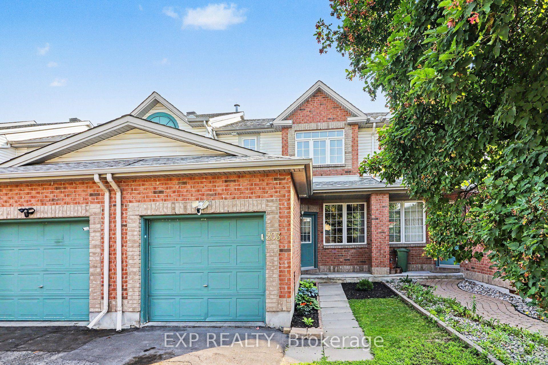 203 Duntroon Circle, Hunt Club - South Keys and Area — Townhouse for sale, photo 1
