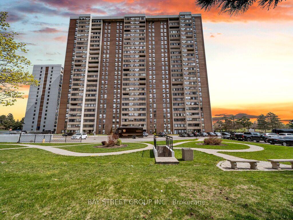 18 Knightsbridge Road 1003 #1003 — photo 1