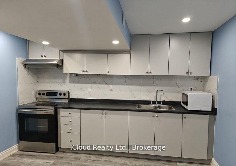 32 Maple Beach Crescent — photo 1