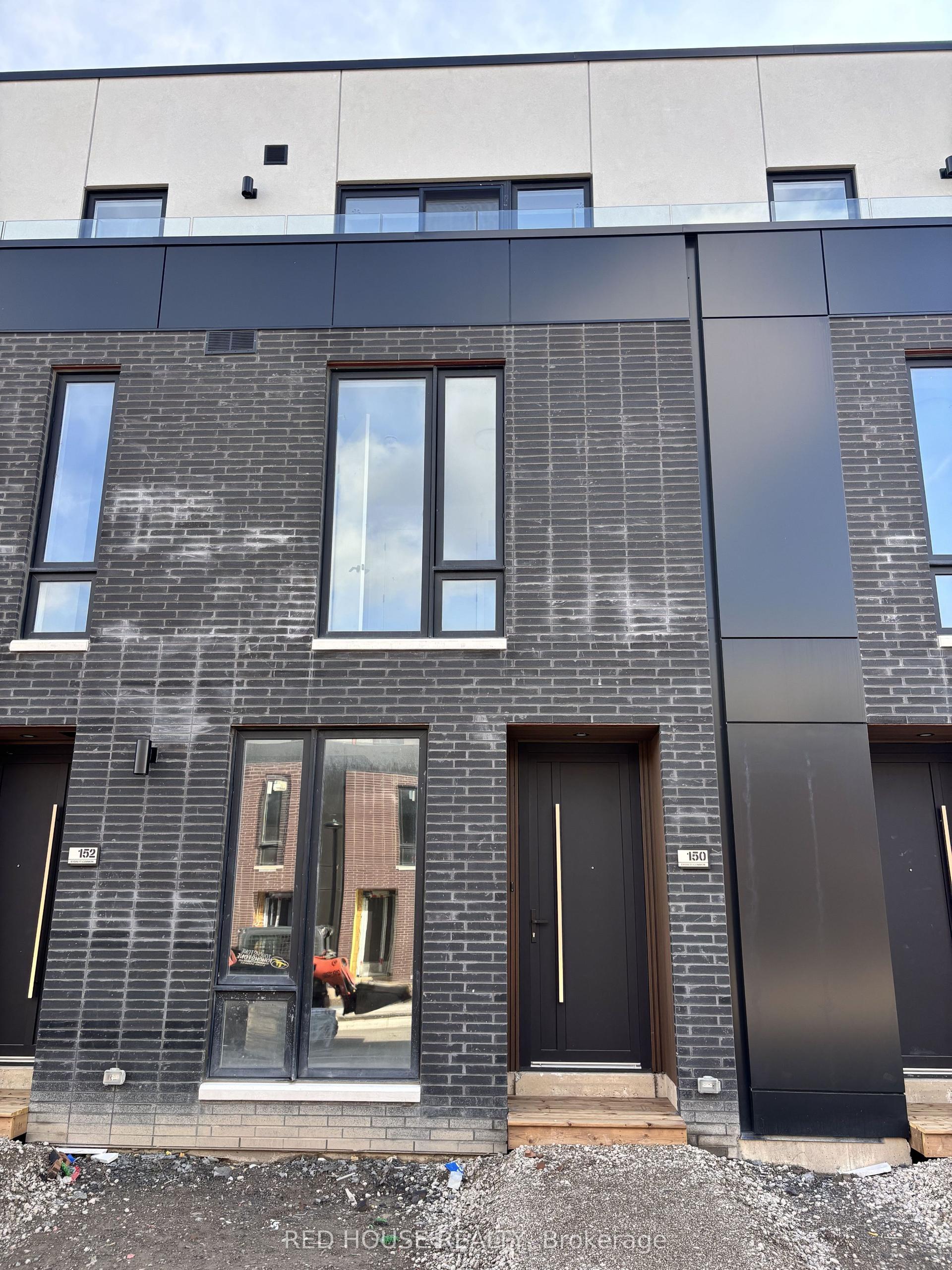 150 Everett Common — photo 1