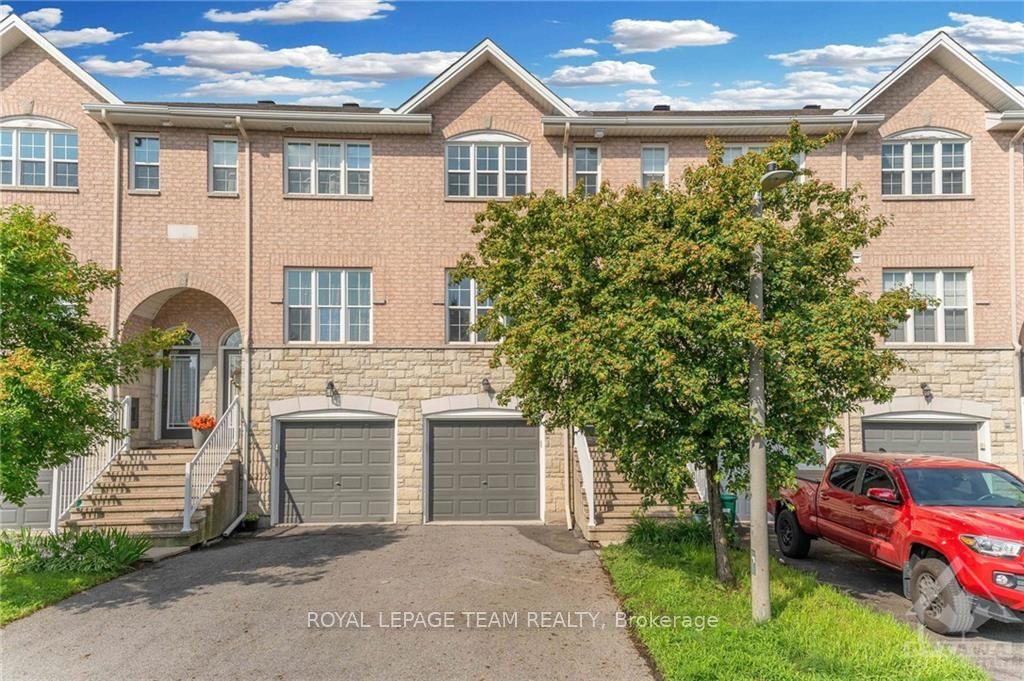 159 SCOUT Street, Carlington - Central Park — Townhouse for lease, photo 1