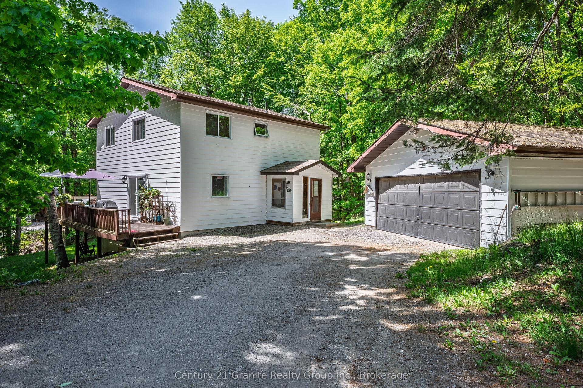 267 Riverside Drive, Dysart et al — Detached for sale, photo 1