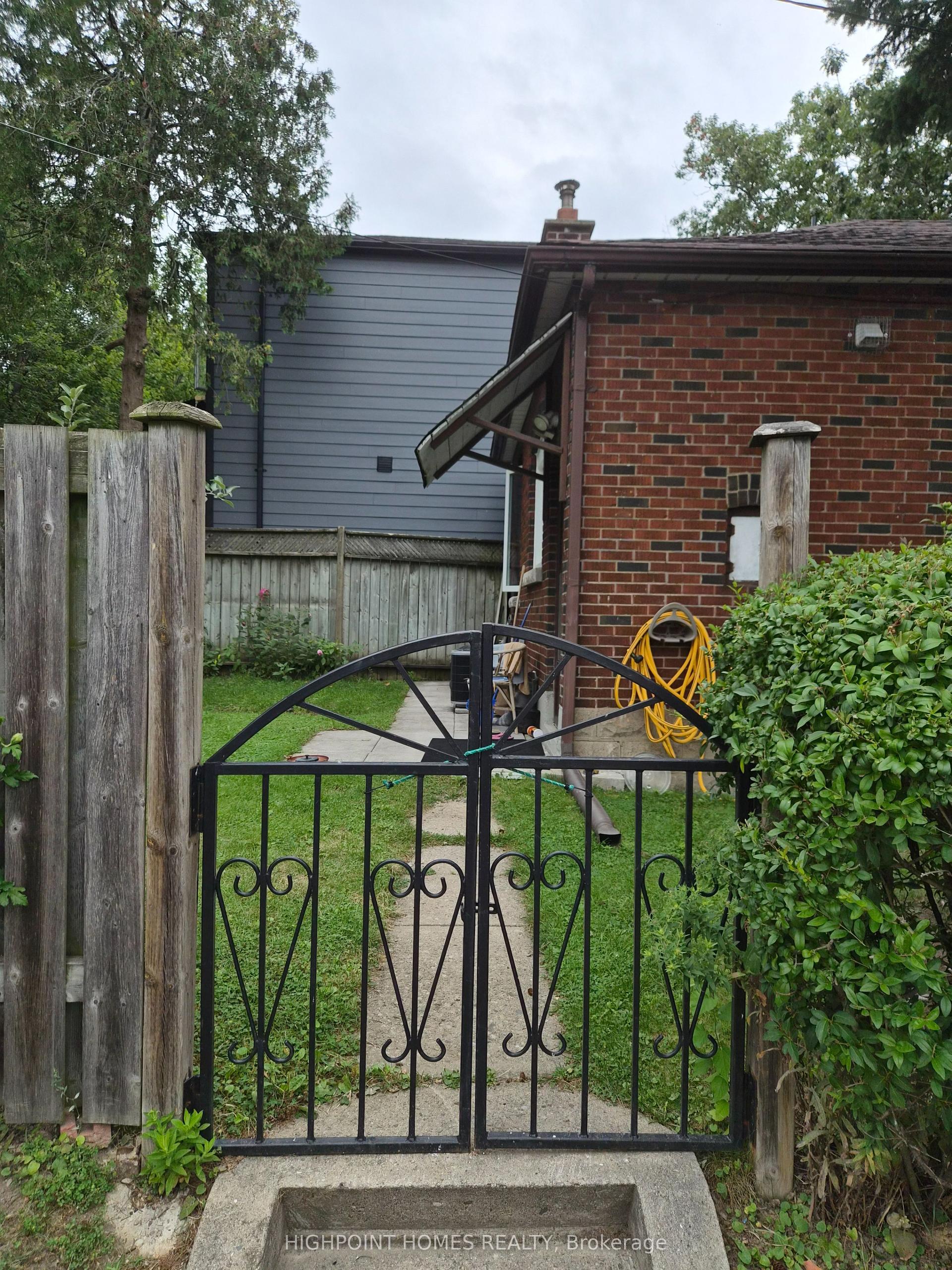74 Patterson Avenue, Toronto — Detached for lease, photo 1