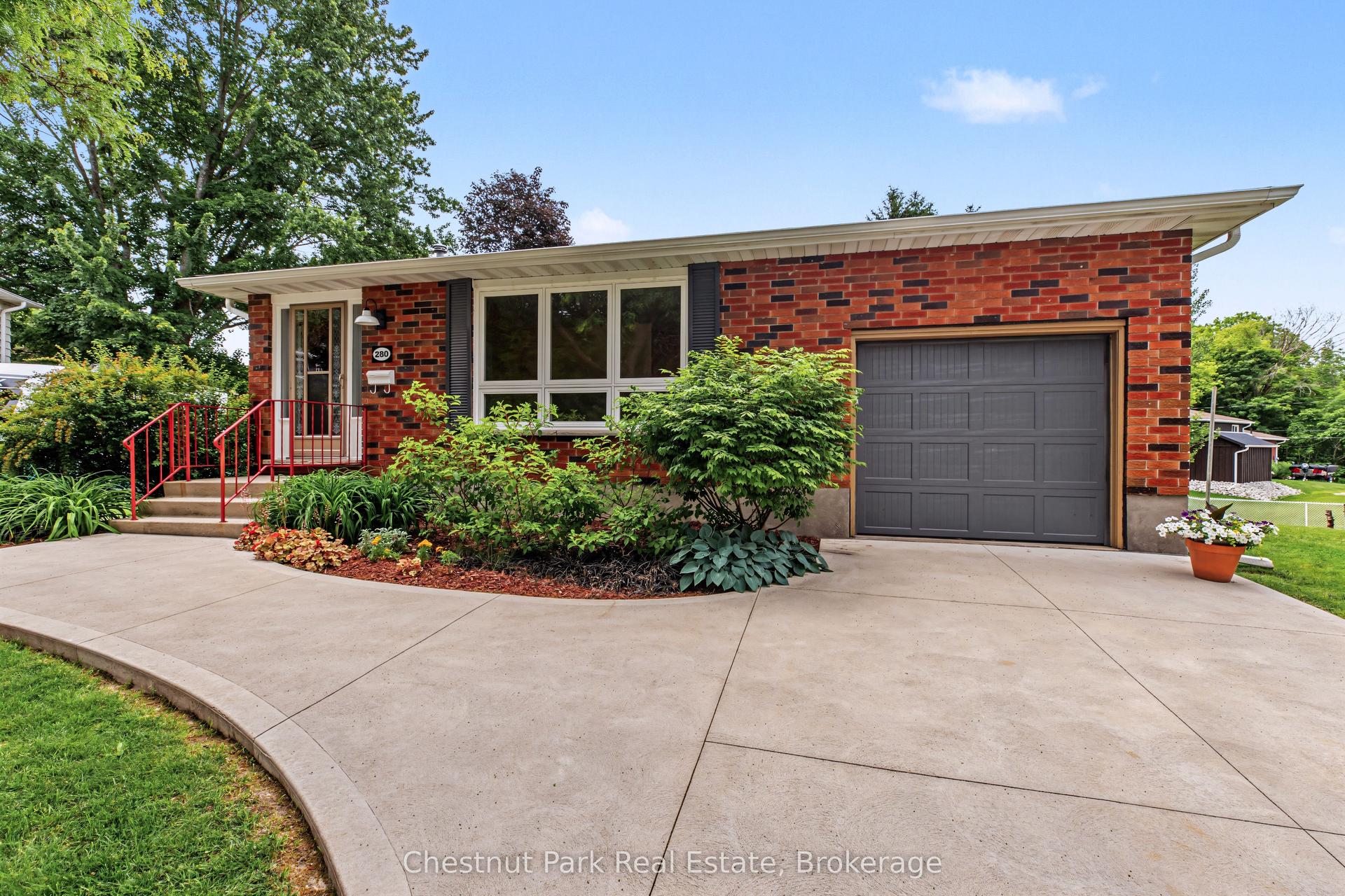 280 8th Avenue E — photo 1