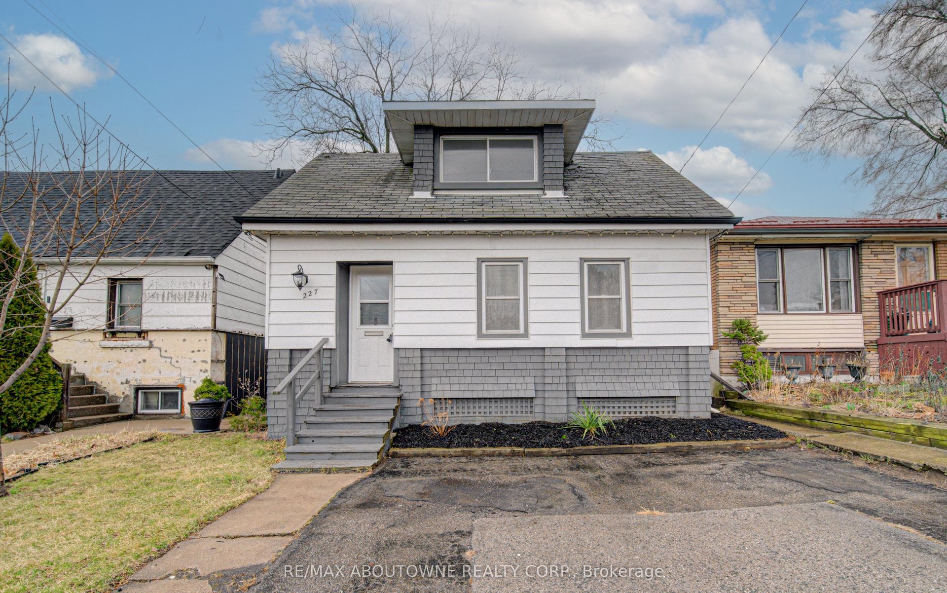 227 East 23rd Street, Hamilton — Detached for sale, photo 1