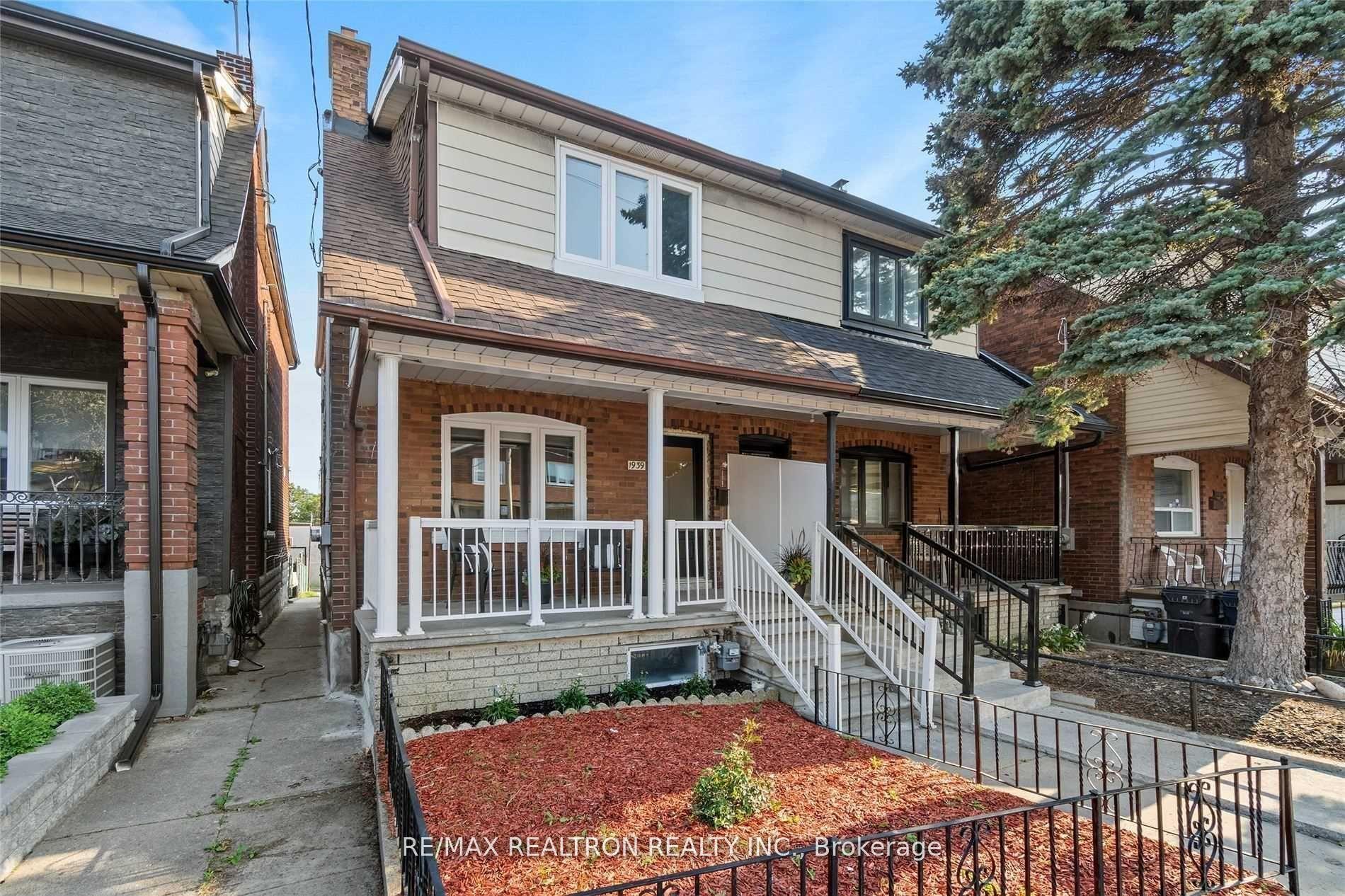 1939 Davenport Road Upper #Upper — photo 1