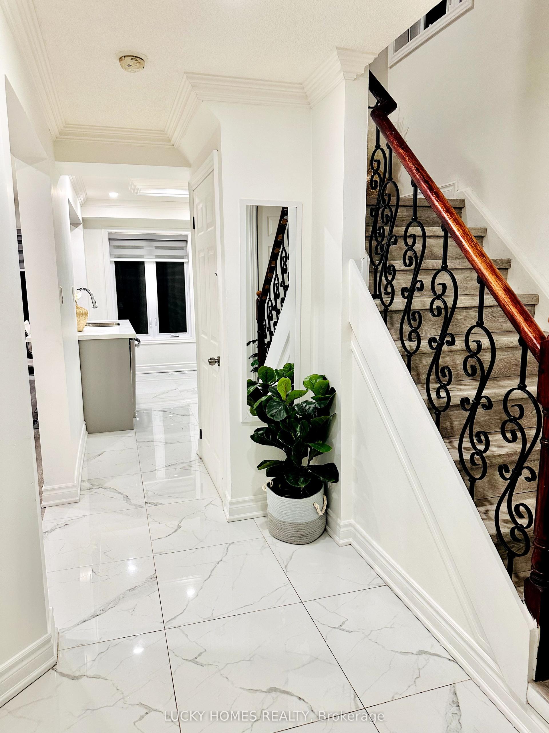 39 Laidlaw Drive, Barrie — Detached for sale, photo 1