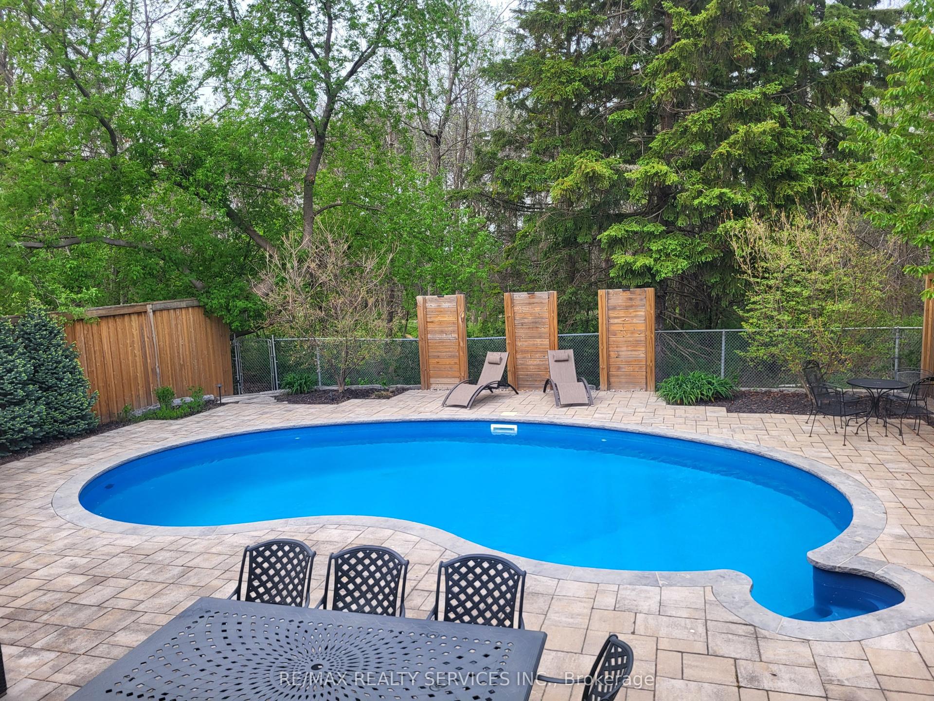 28 Chickadee Crescent — photo 1