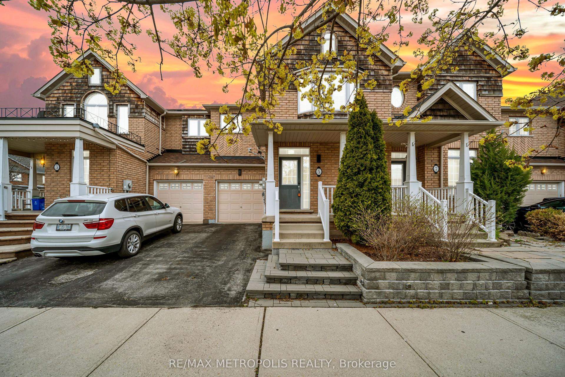 5 Westhampton Way — photo 1