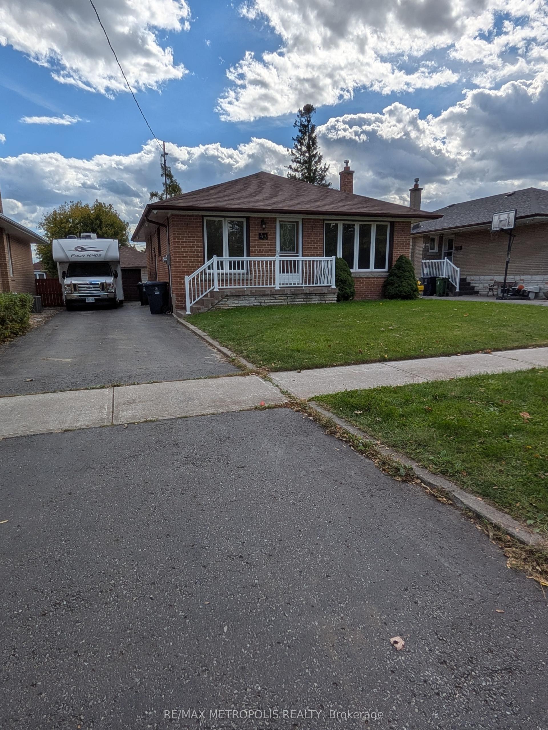 43 Lewiston Road Main #Main, Toronto — Detached for lease, photo 1