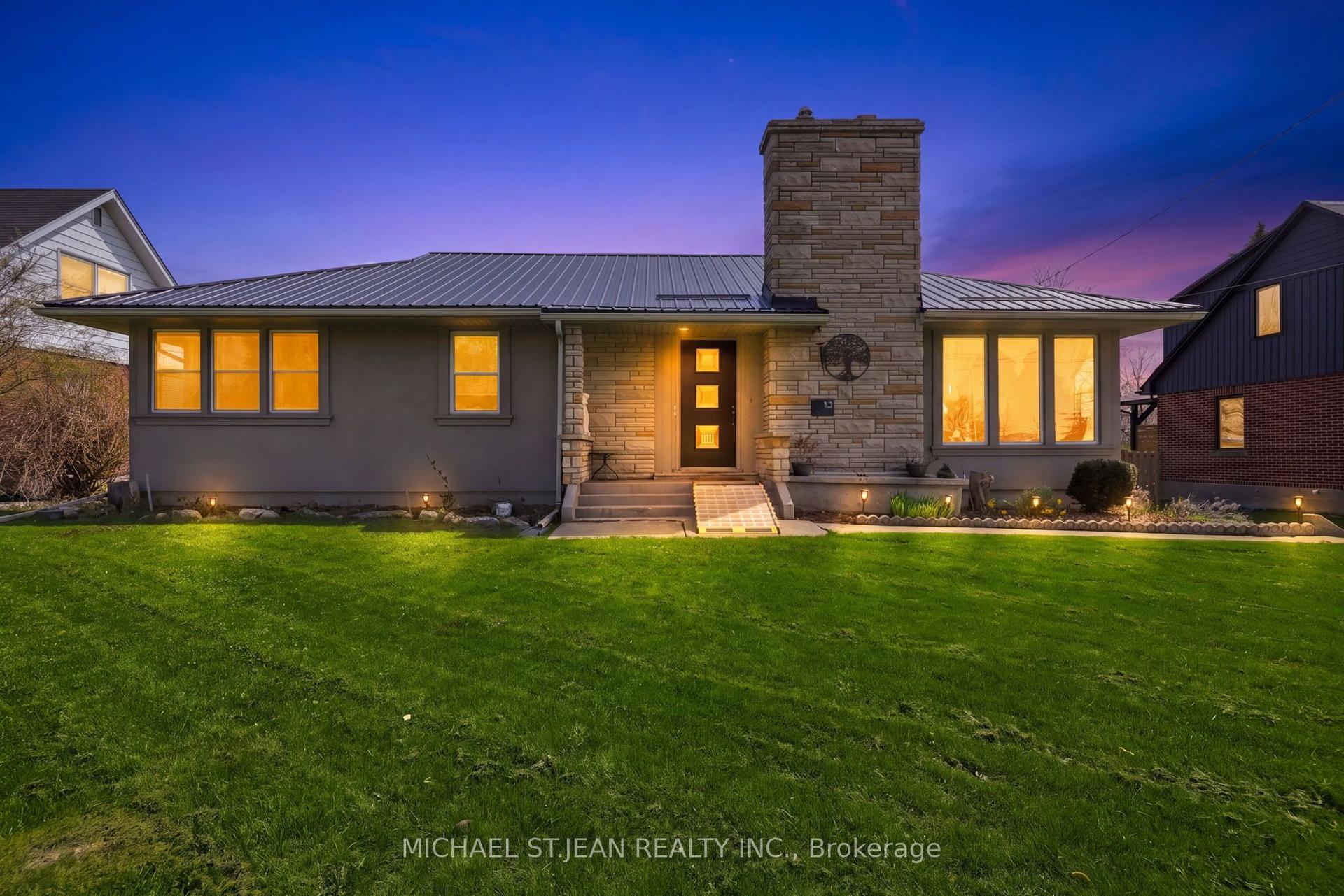 12 Parkview Road — photo 1