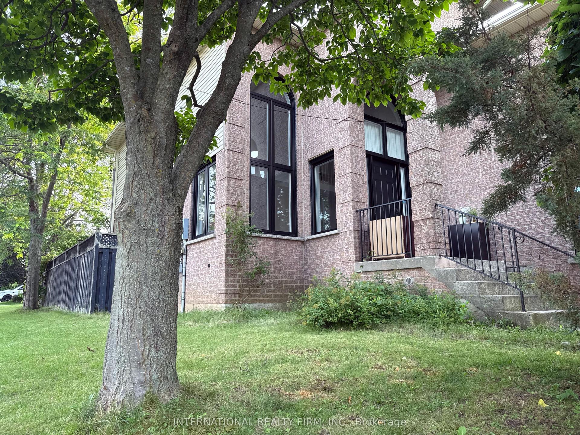 43 Falconridge Drive, Hamilton — Detached for lease, photo 1