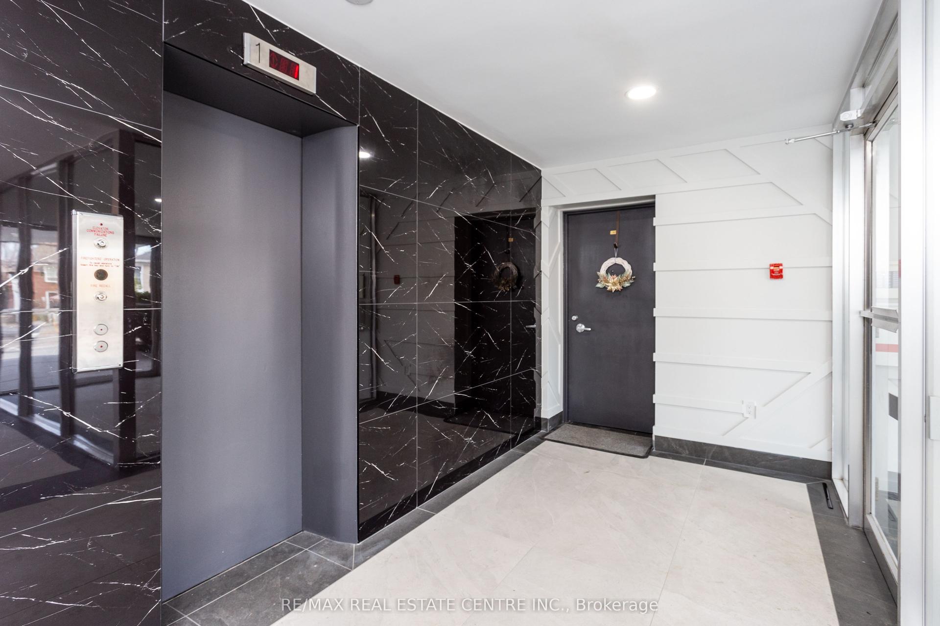 371 Lakeshore Road W 504 #504 — photo 1