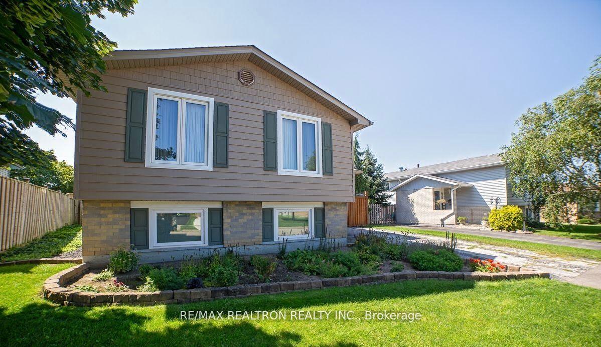 43 Odessa Street, Hamilton — Detached for lease, photo 1