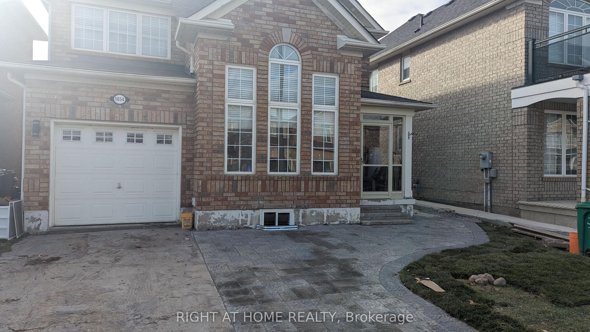 5654 Churchill Meadows Boulevard — photo 1